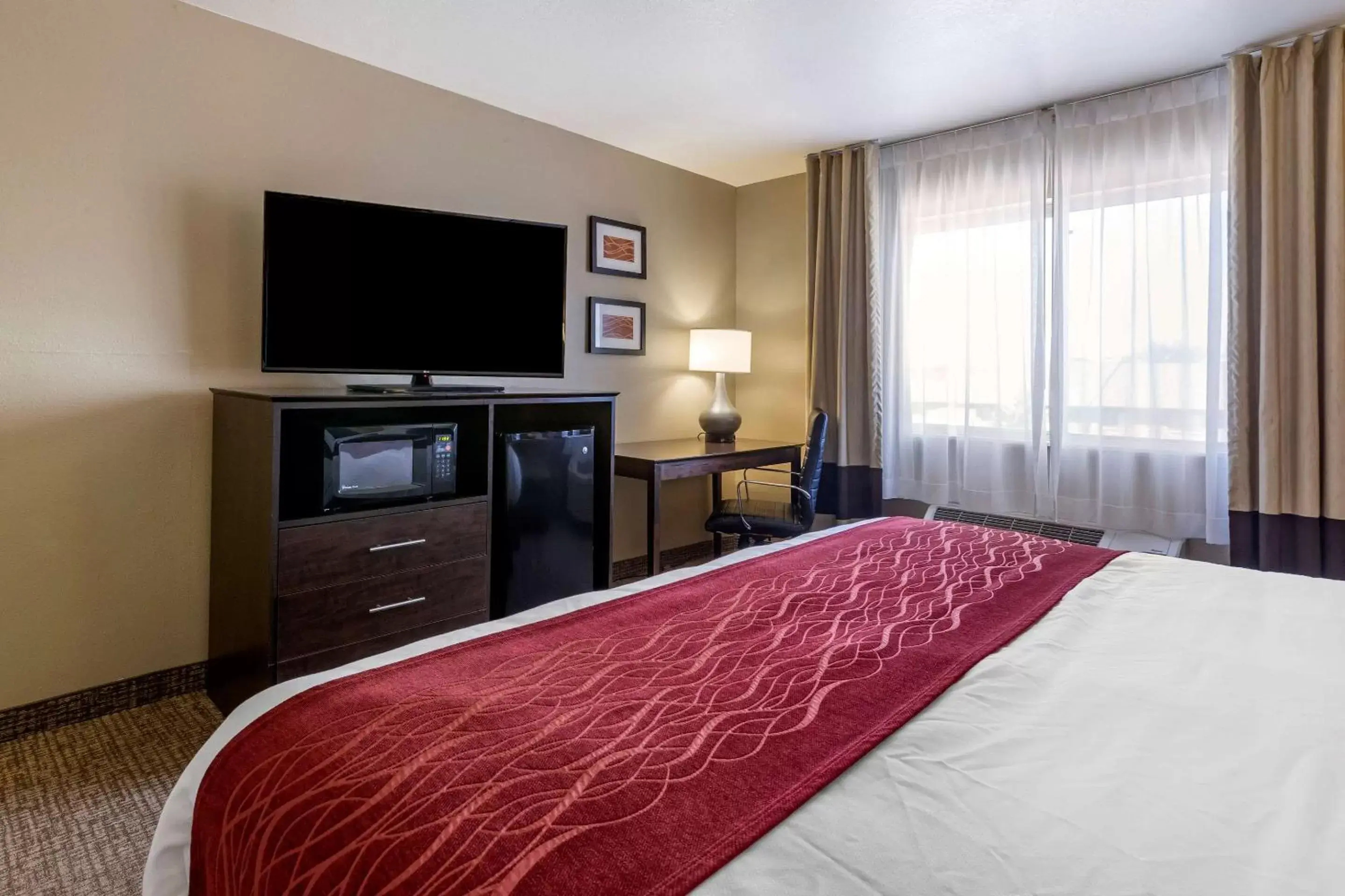 Bedroom, Bed in Comfort Inn & Suites Waterloo – Cedar Falls