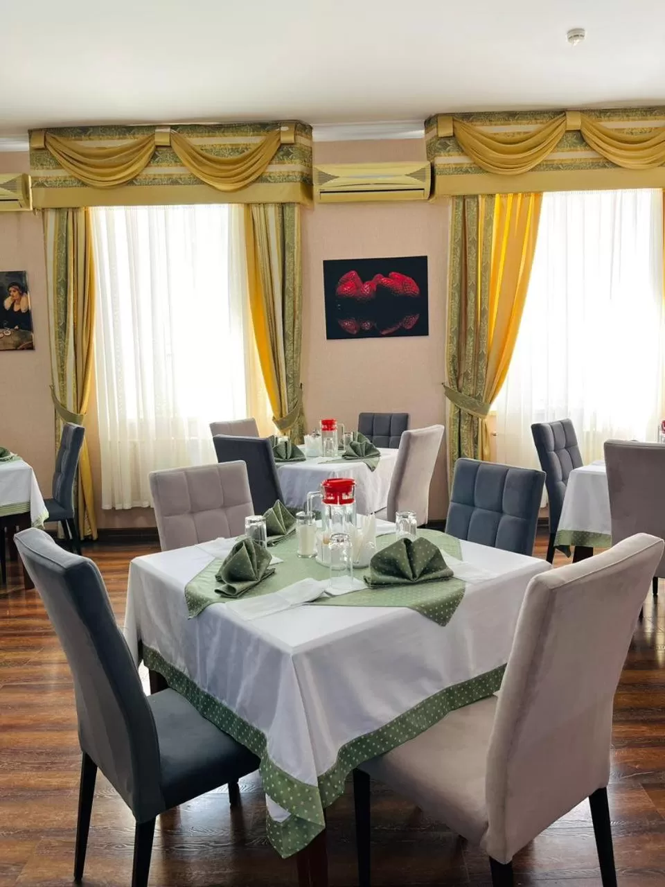 Restaurant/places to eat in Tengri Hotel