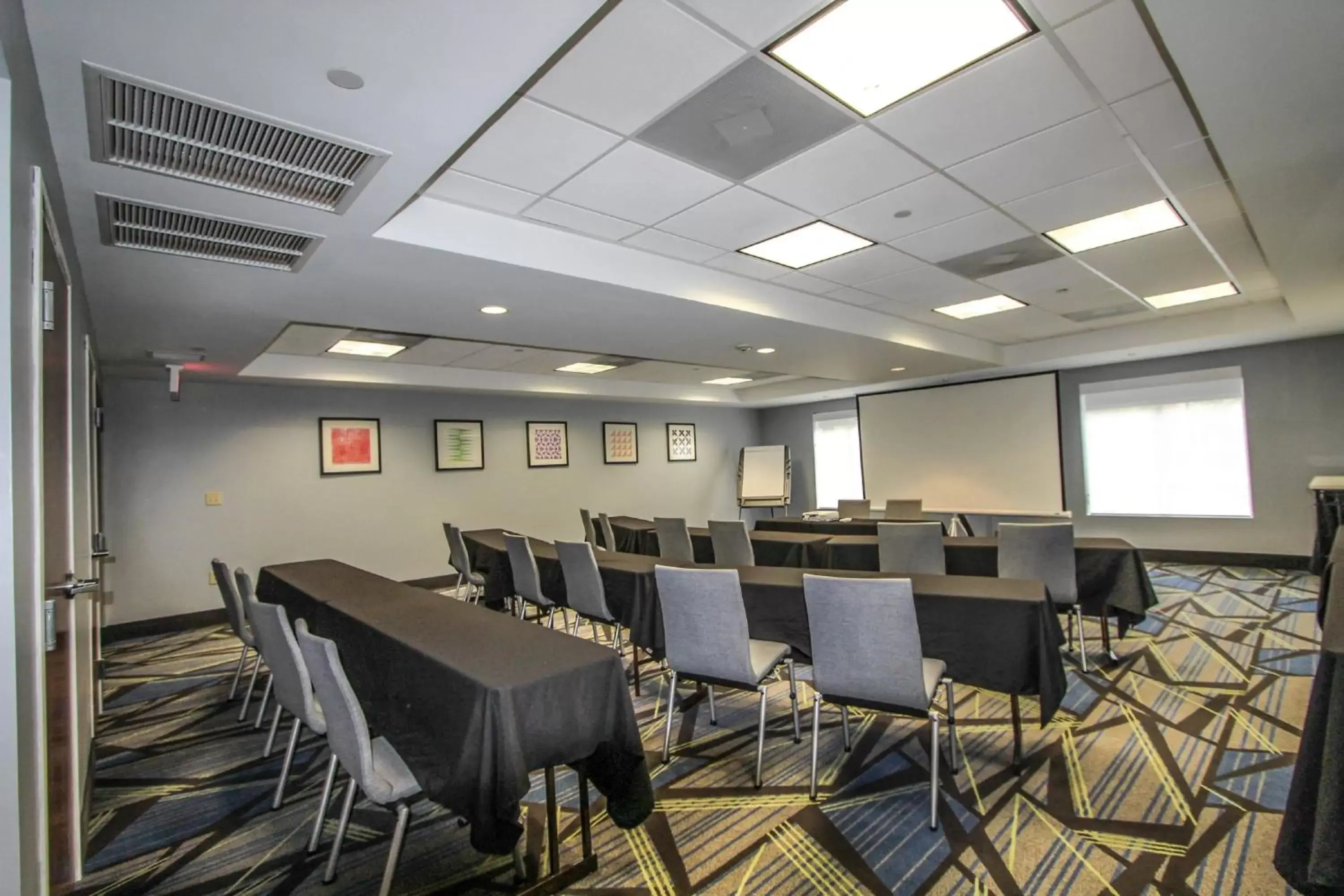 Meeting/conference room in Holiday Inn Express Hotel & Suites Charleston - North, an IHG Hotel