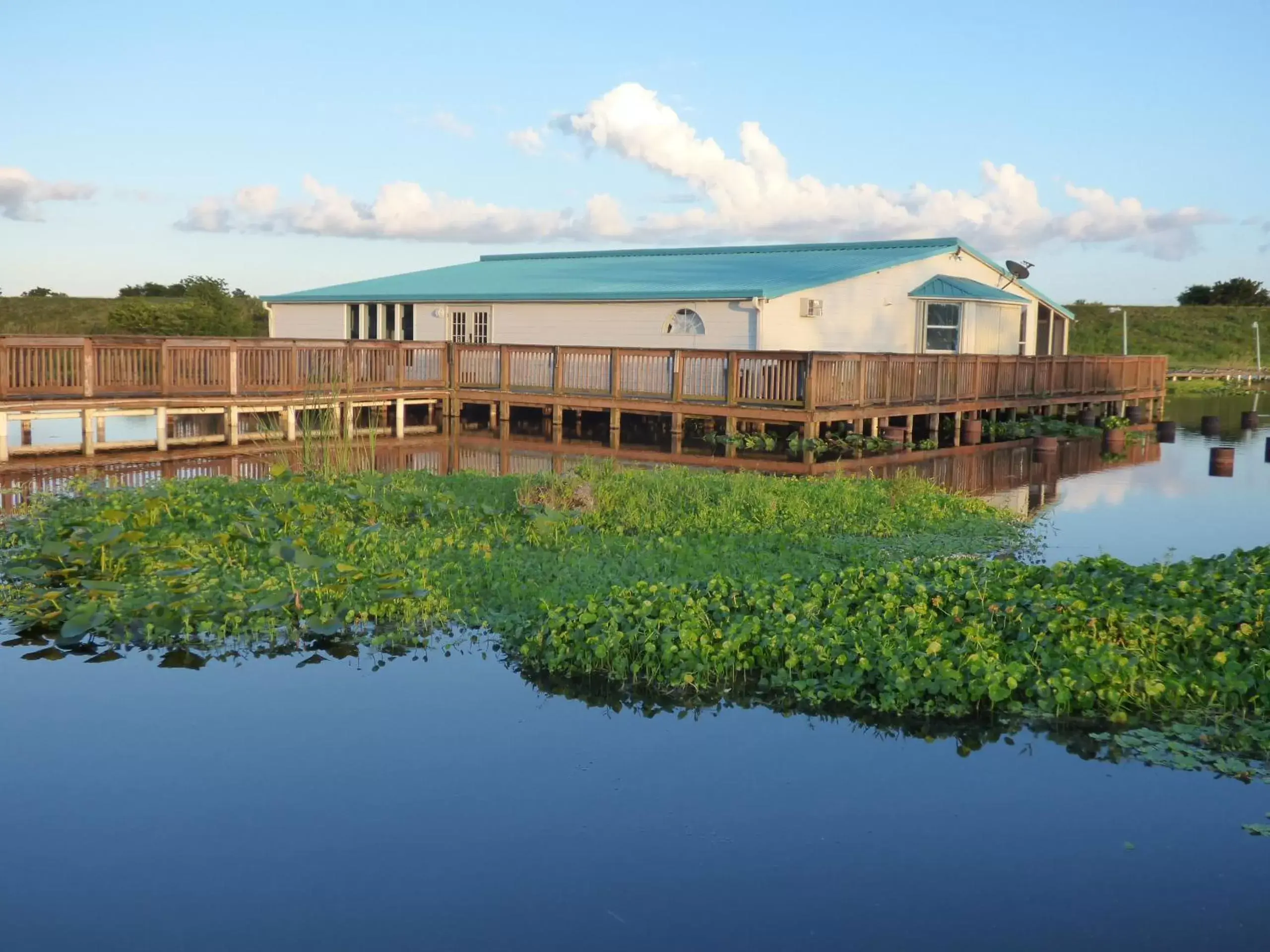 Lake view, Property Building in Days Inn & Suites by Wyndham Lake Okeechobee