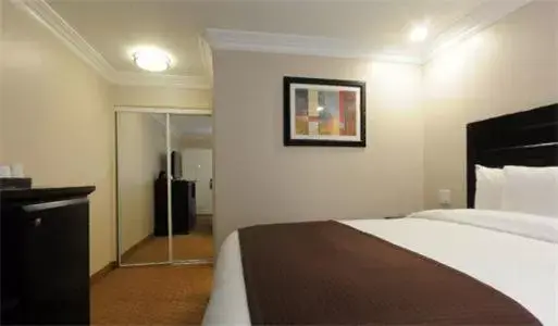 Bed in Raincross Hotel Riverside Bed in Raincross Hotel Riverside