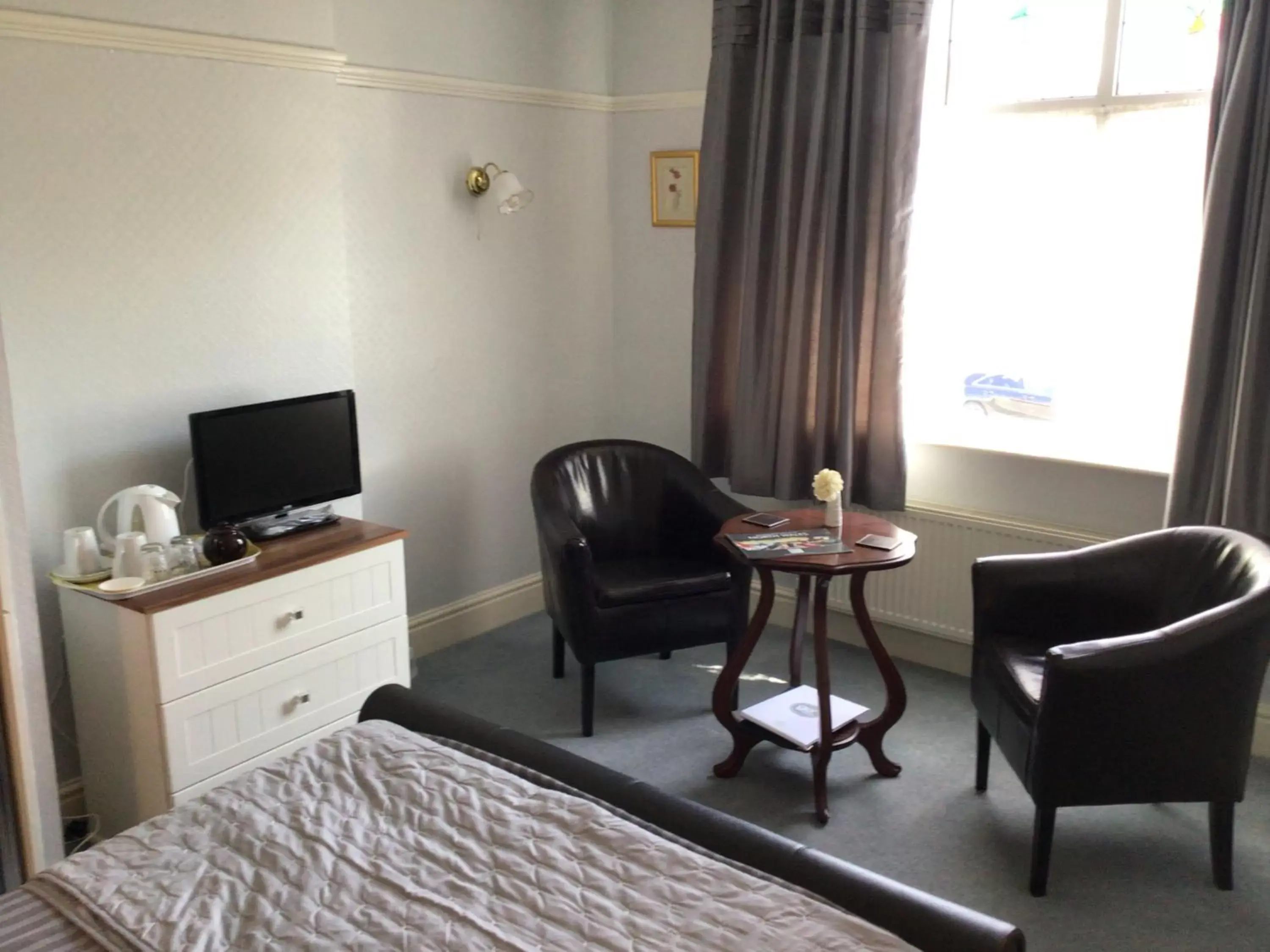 TV and multimedia, Seating Area in Southbourne Guest House