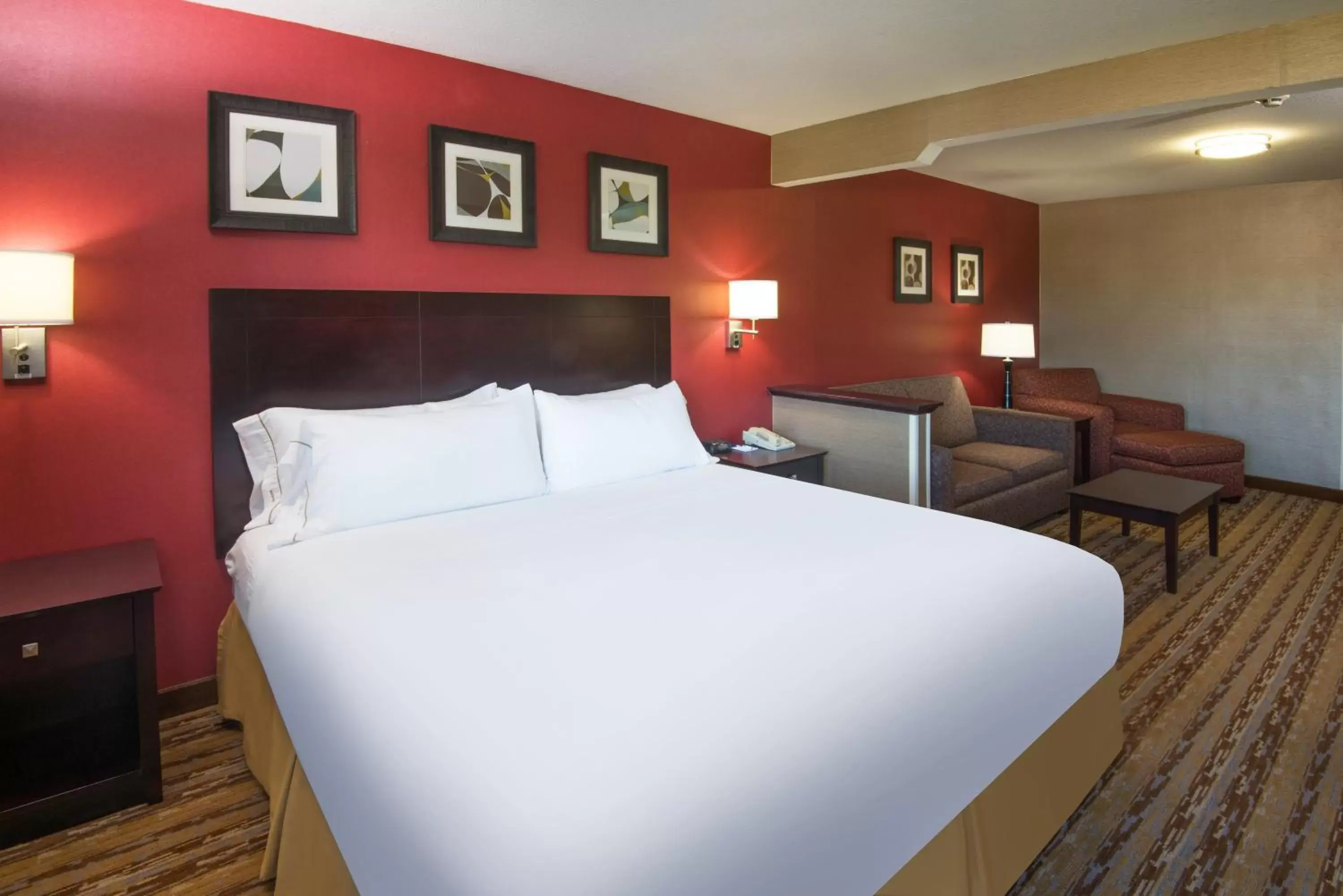 Photo of the whole room, Bed in Holiday Inn Express Hotel & Suites Wauseon, an IHG Hotel