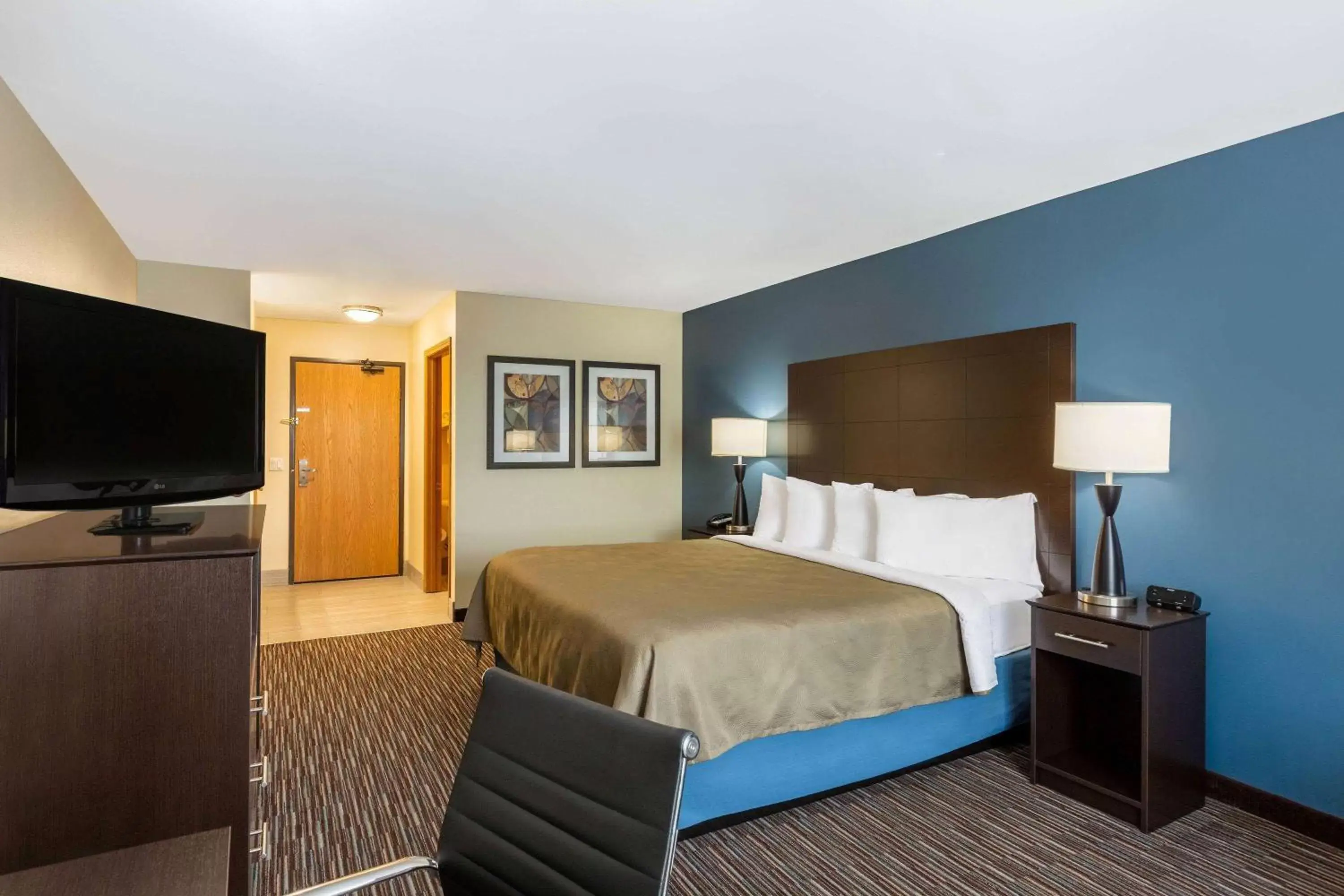 Photo of the whole room, Bed in AmericInn by Wyndham Jefferson