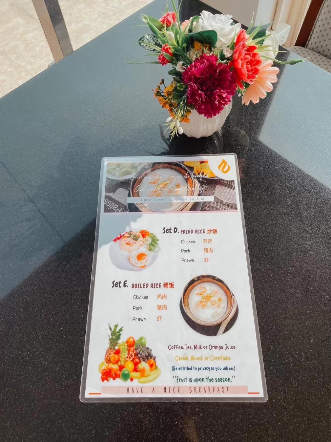 Food and drinks in Hotel De Khuvieng