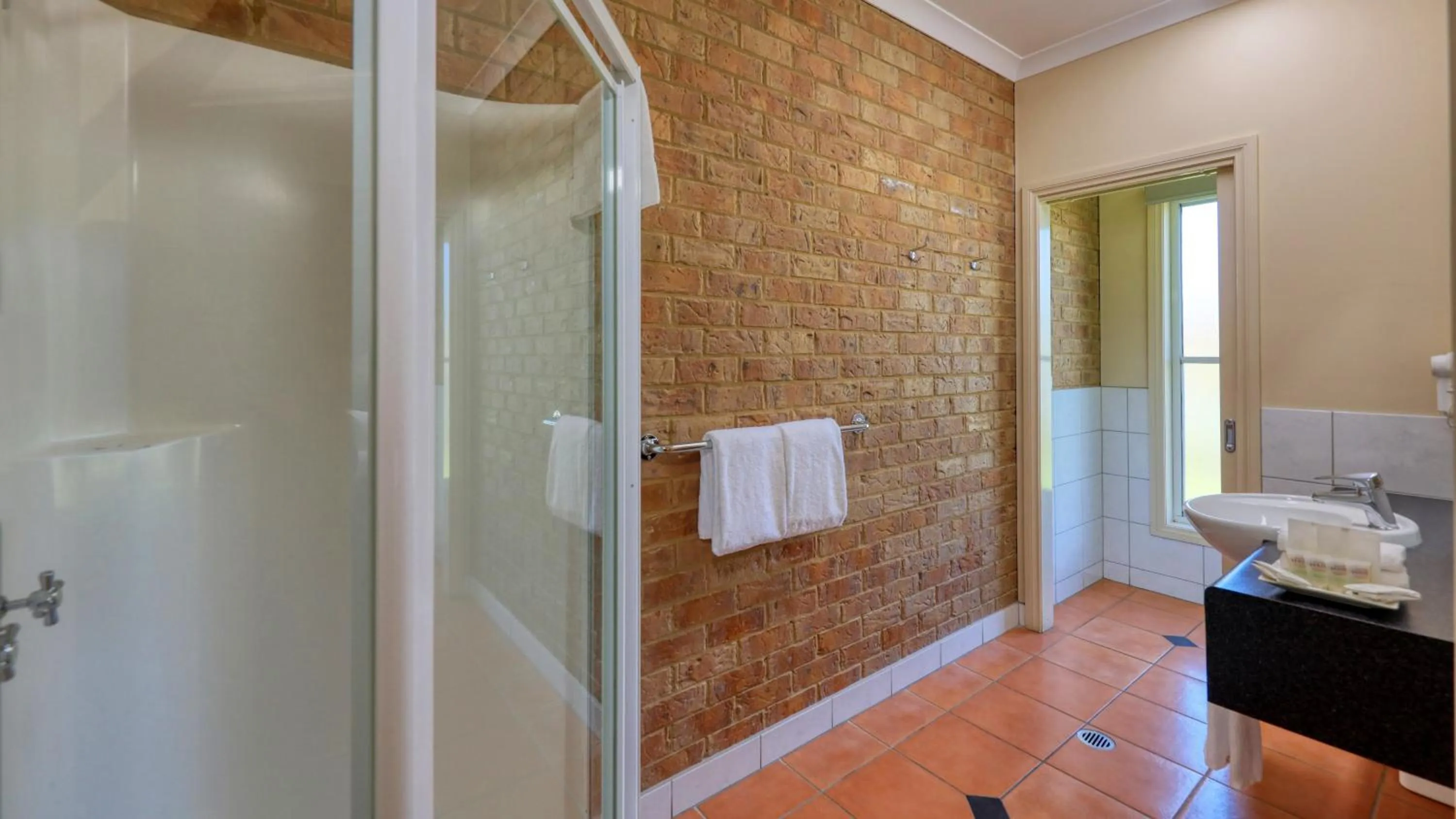 Shower in Bridges on Meninya Motel & Apartments