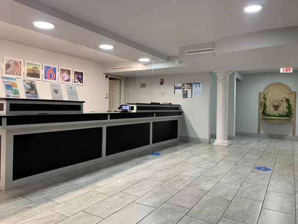 Lobby or reception, Lobby/Reception in Motel 6-Grand Prairie, TX - Interstate 30