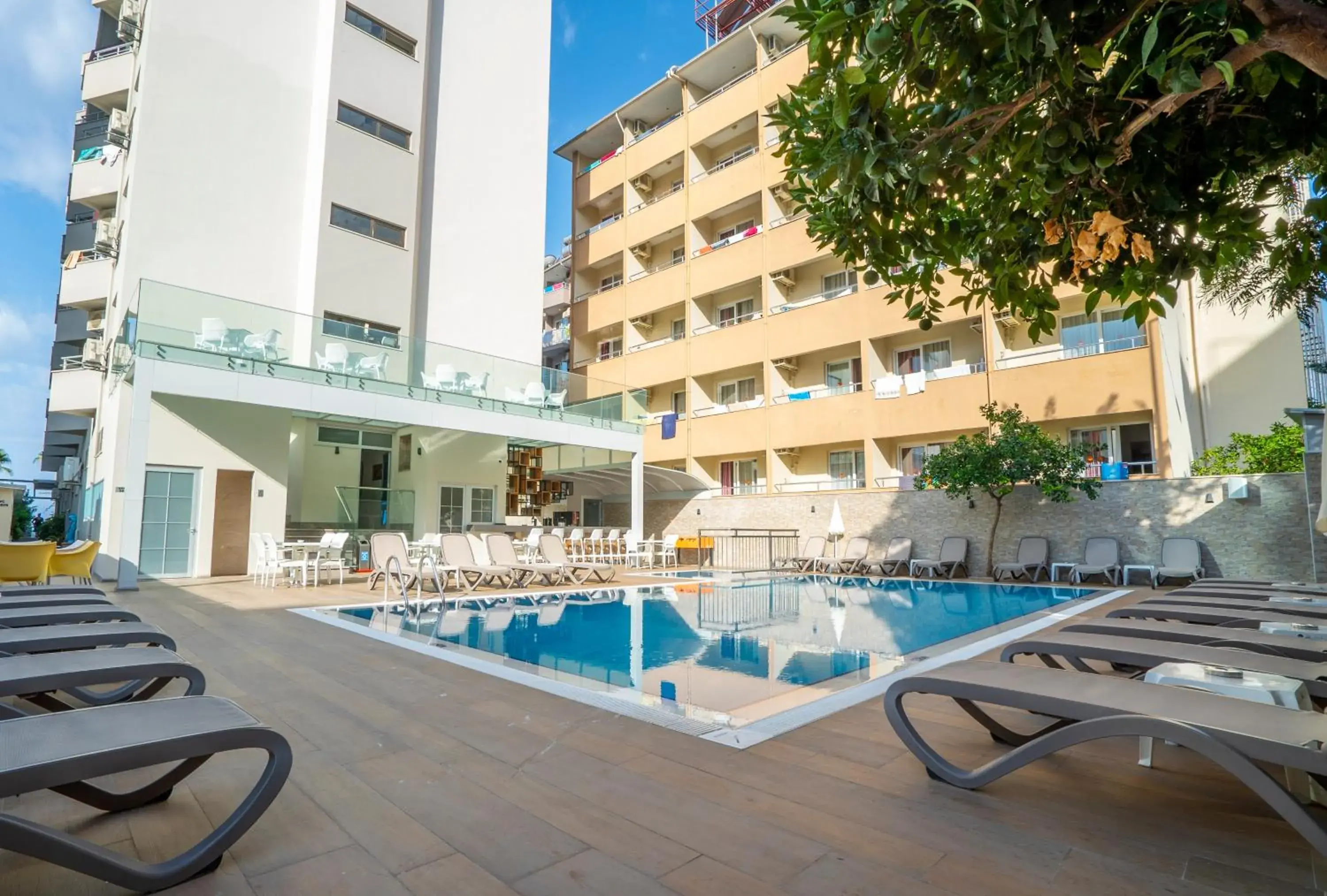 Swimming pool in Kleopatra Celine Hotel Swimming pool in Kleopatra Celine Hotel