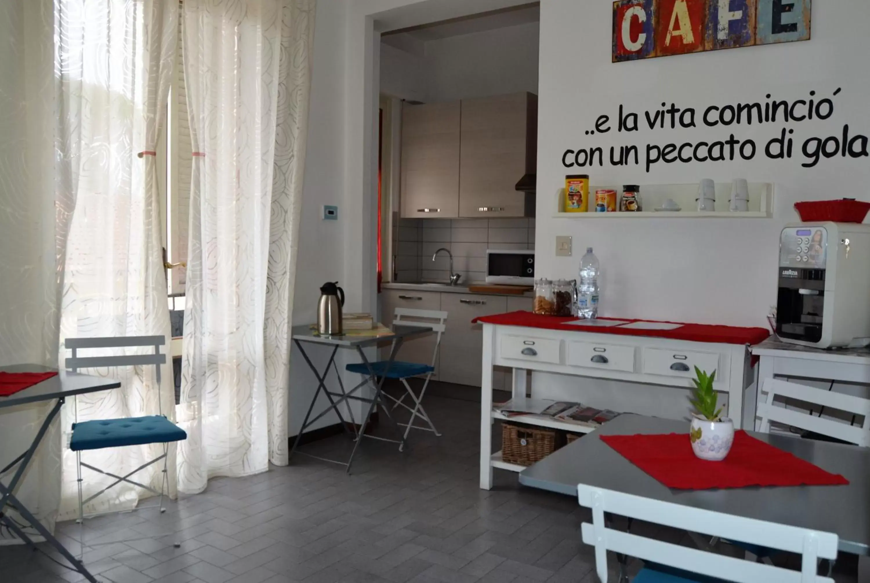 Restaurant/places to eat, Kitchen/Kitchenette in B&B Cento Passi Dalle Mura