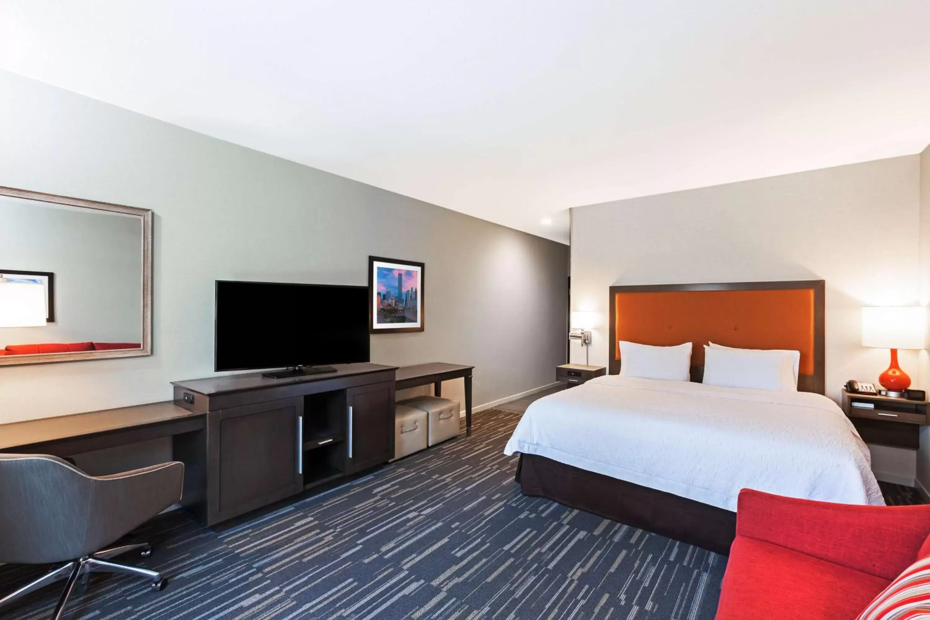 Bed, TV/Entertainment Center in Hampton Inn & Suites Houston/Atascocita, Tx