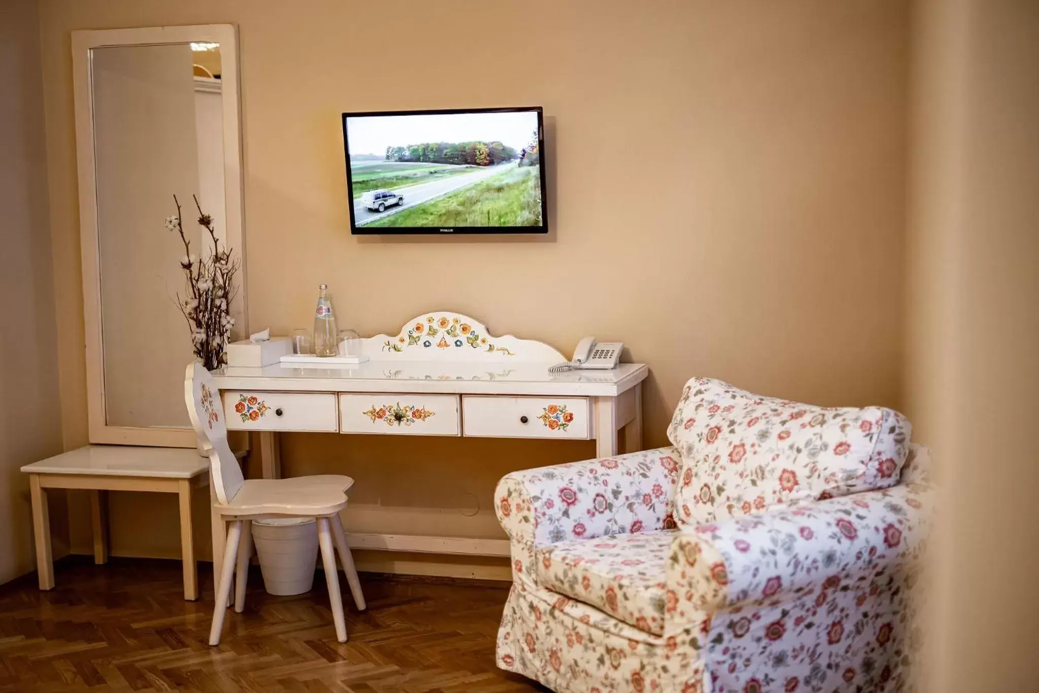 room service, Seating Area in Wolkendorf Bio Hotel & Spa