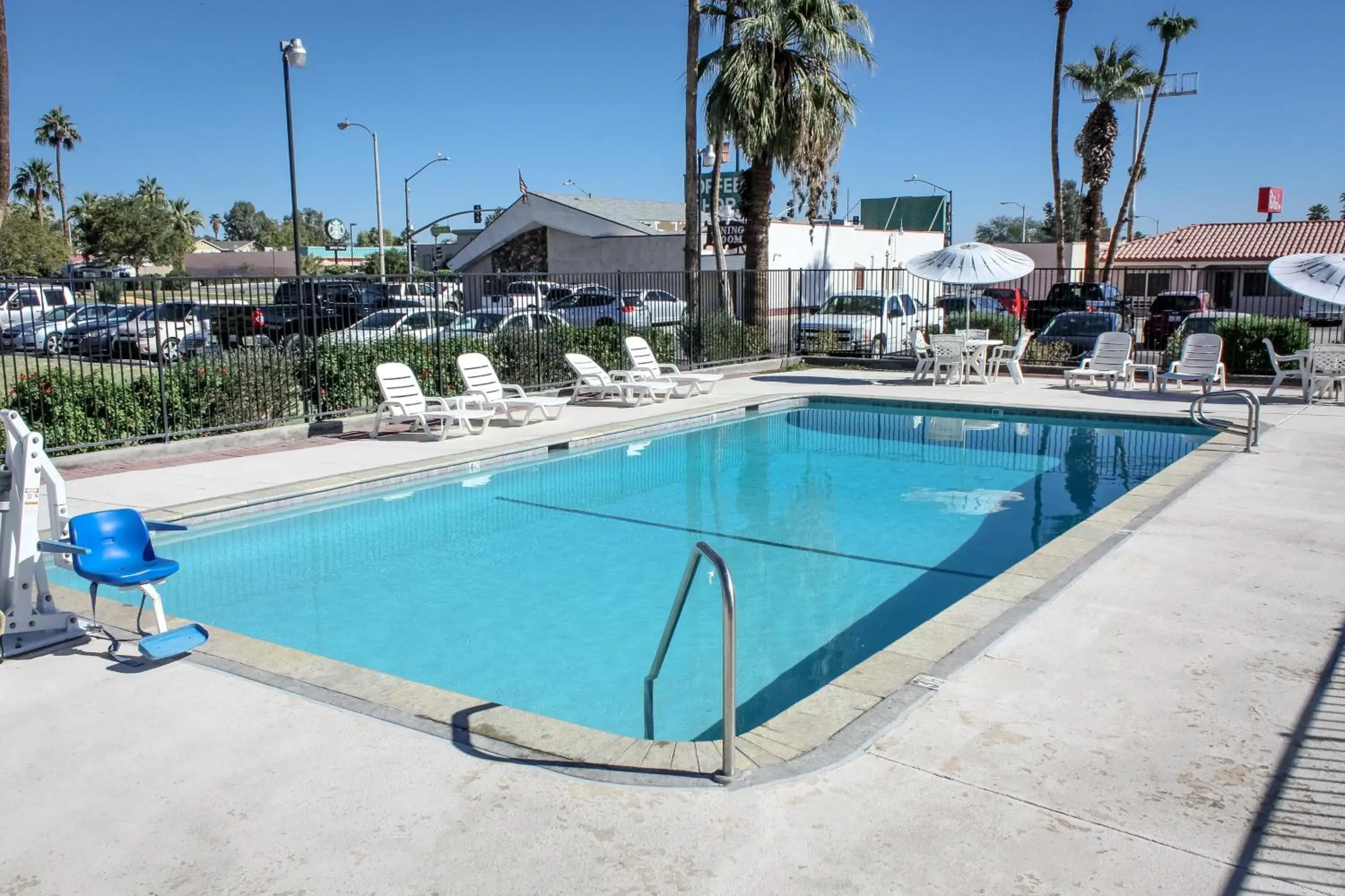 Swimming Pool in Red Roof Inn Blythe