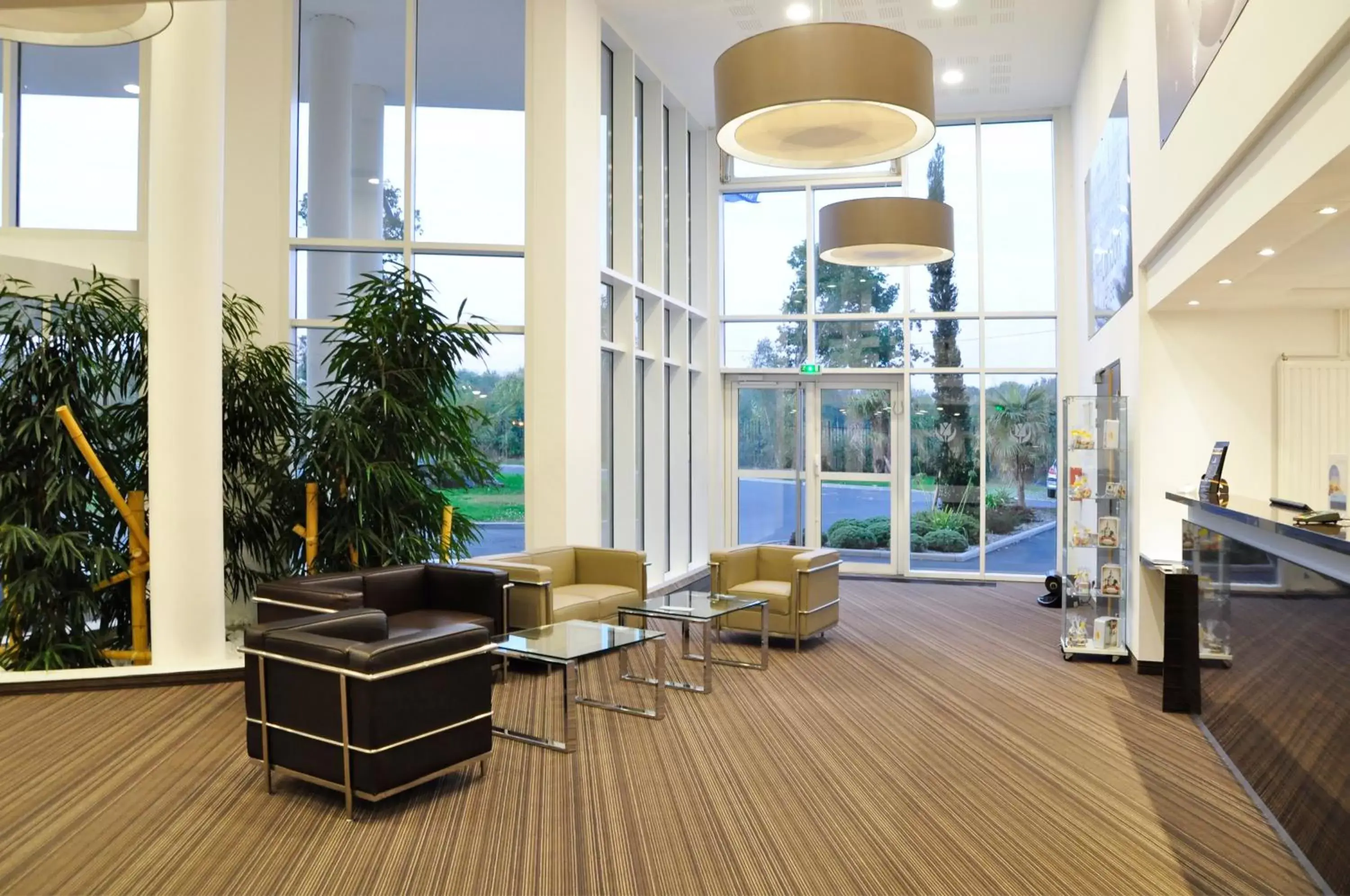 Lobby or reception, Lobby/Reception in Golden Tulip Nantes Carquefou Suite