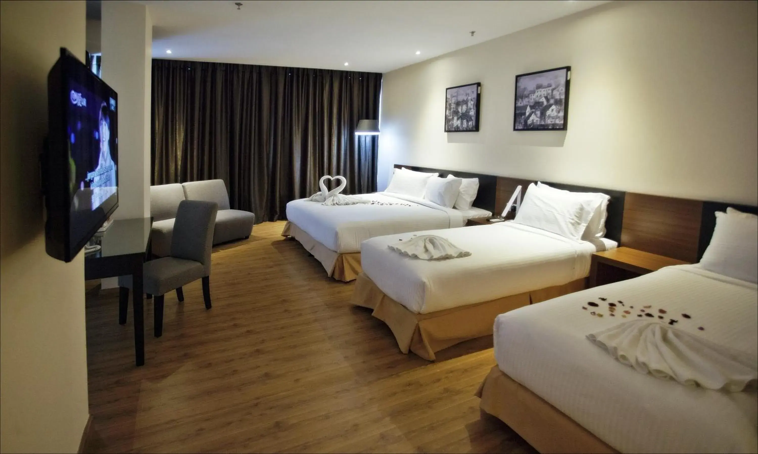 Bedroom, Bed in Cathayana Hotel Kuantan