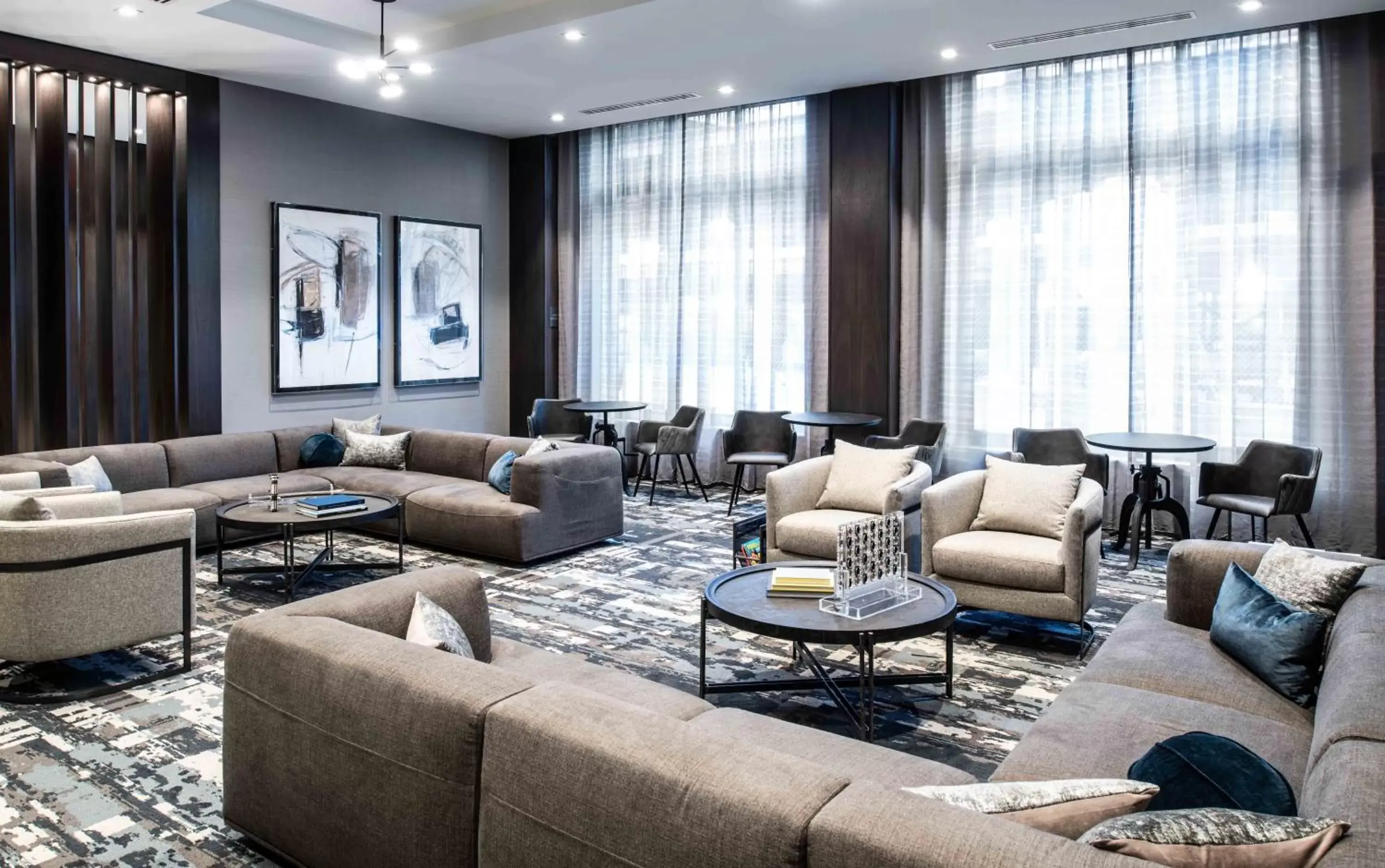 Lobby or reception, Seating Area in Staybridge Suites - Quincy, an IHG Hotel