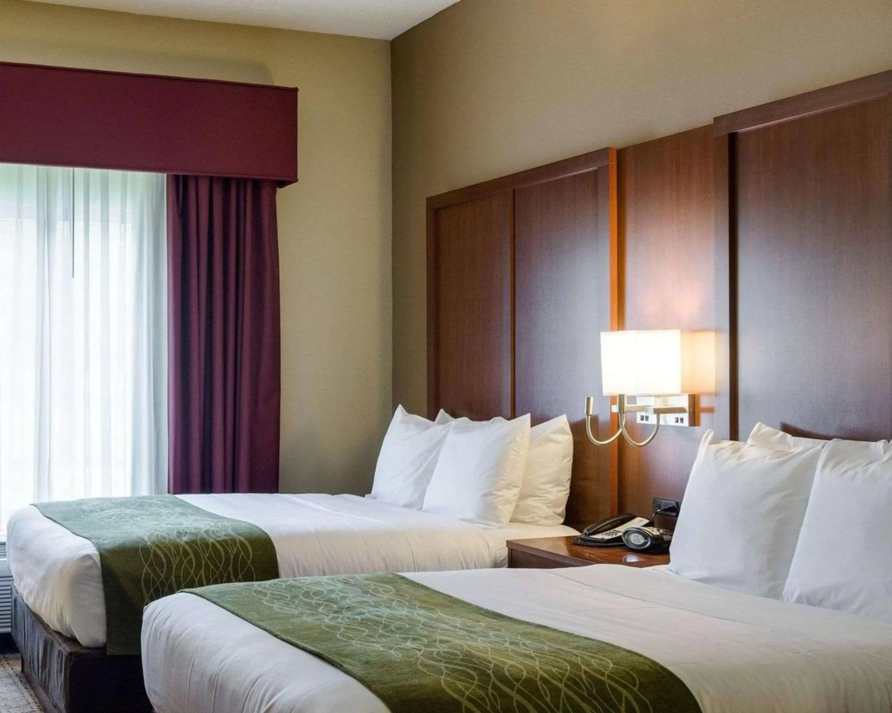 Queen Suite with Two Queen Beds - Non-Smoking in Comfort Suites Starkville Queen Suite with Two Queen Beds - Non-Smoking in Comfort Suites Starkville