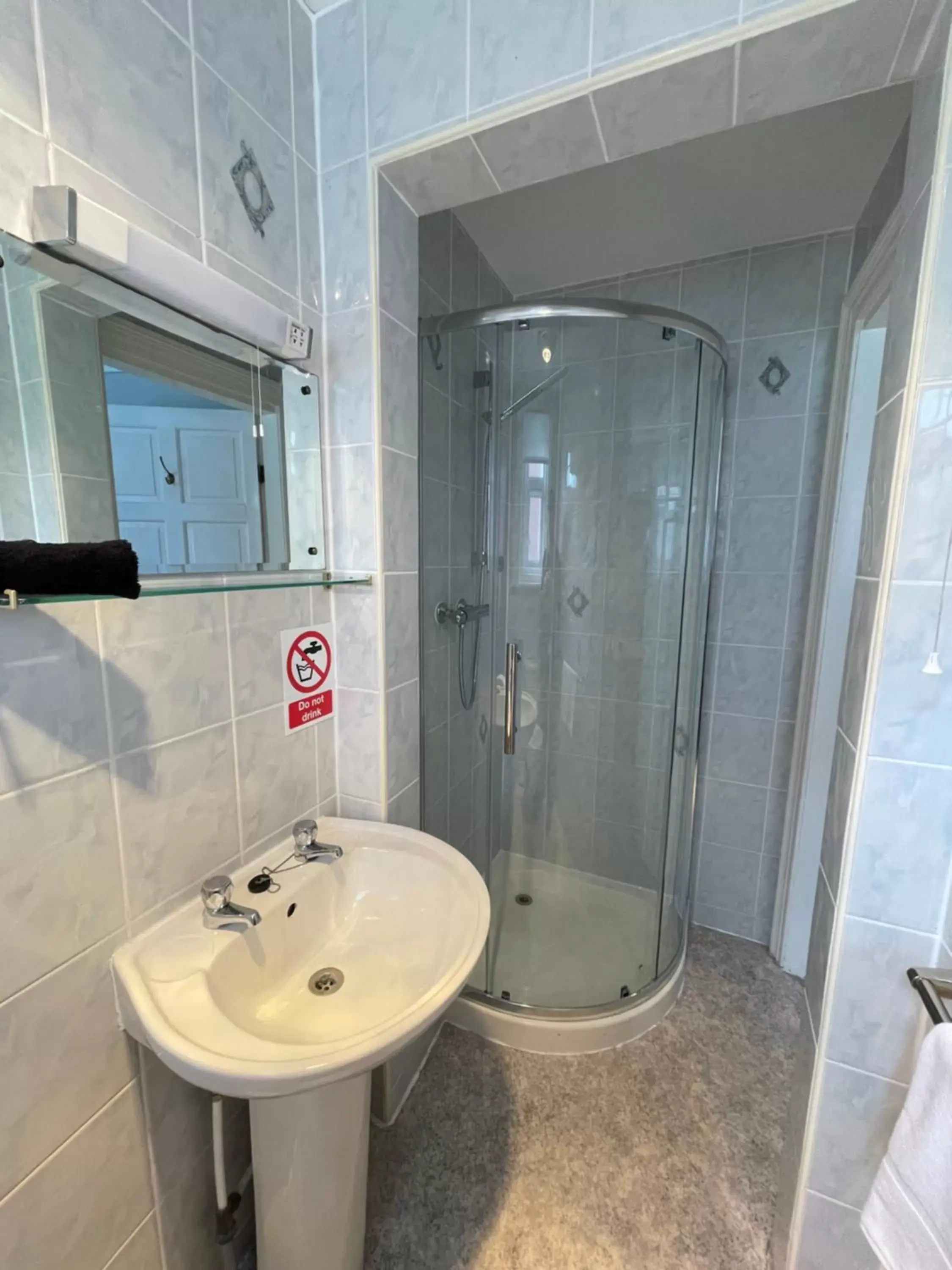 Shower, Bathroom in The Silver How