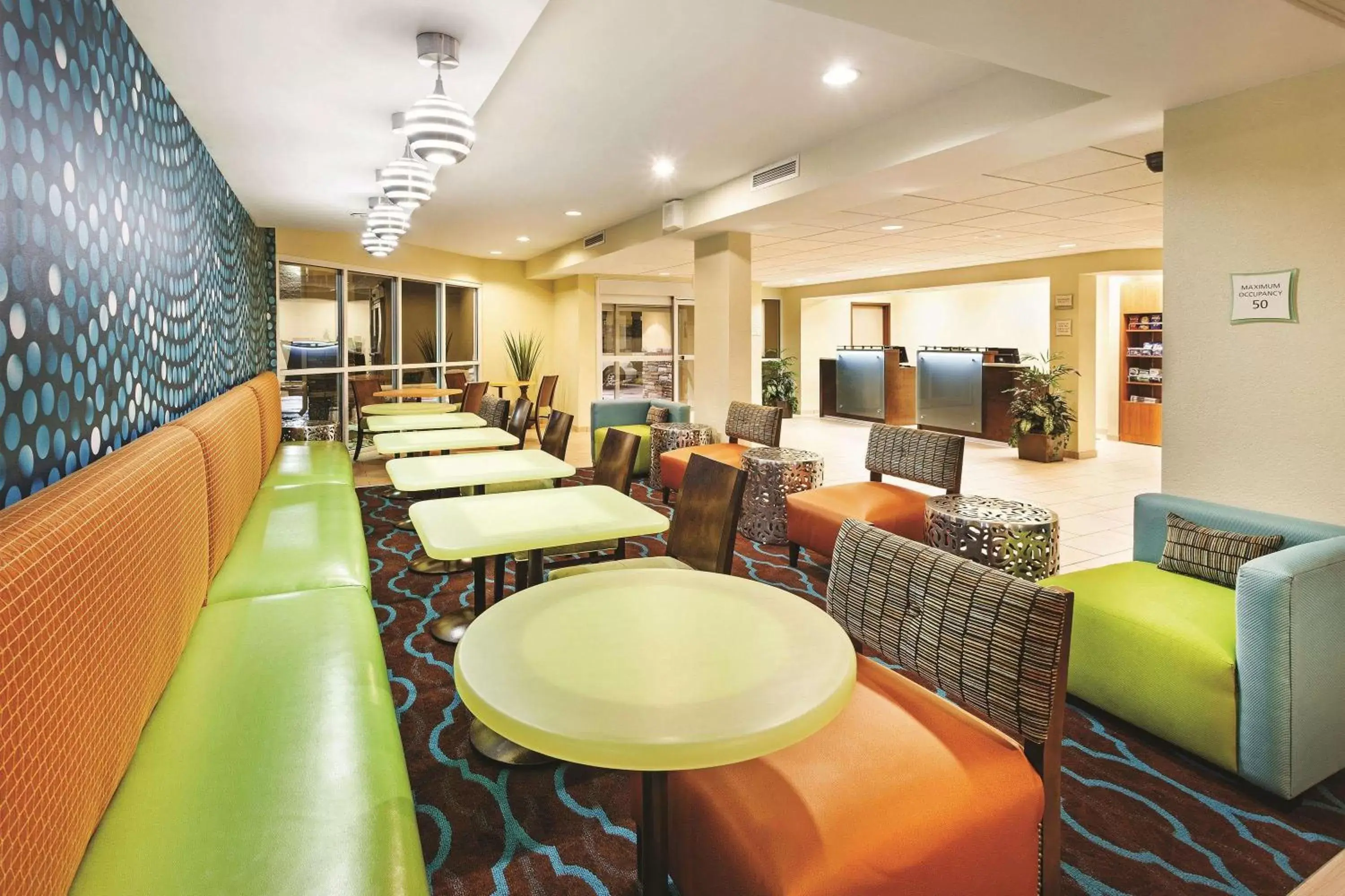 Lobby or reception, Restaurant/Places to Eat in La Quinta by Wyndham Knoxville Airport