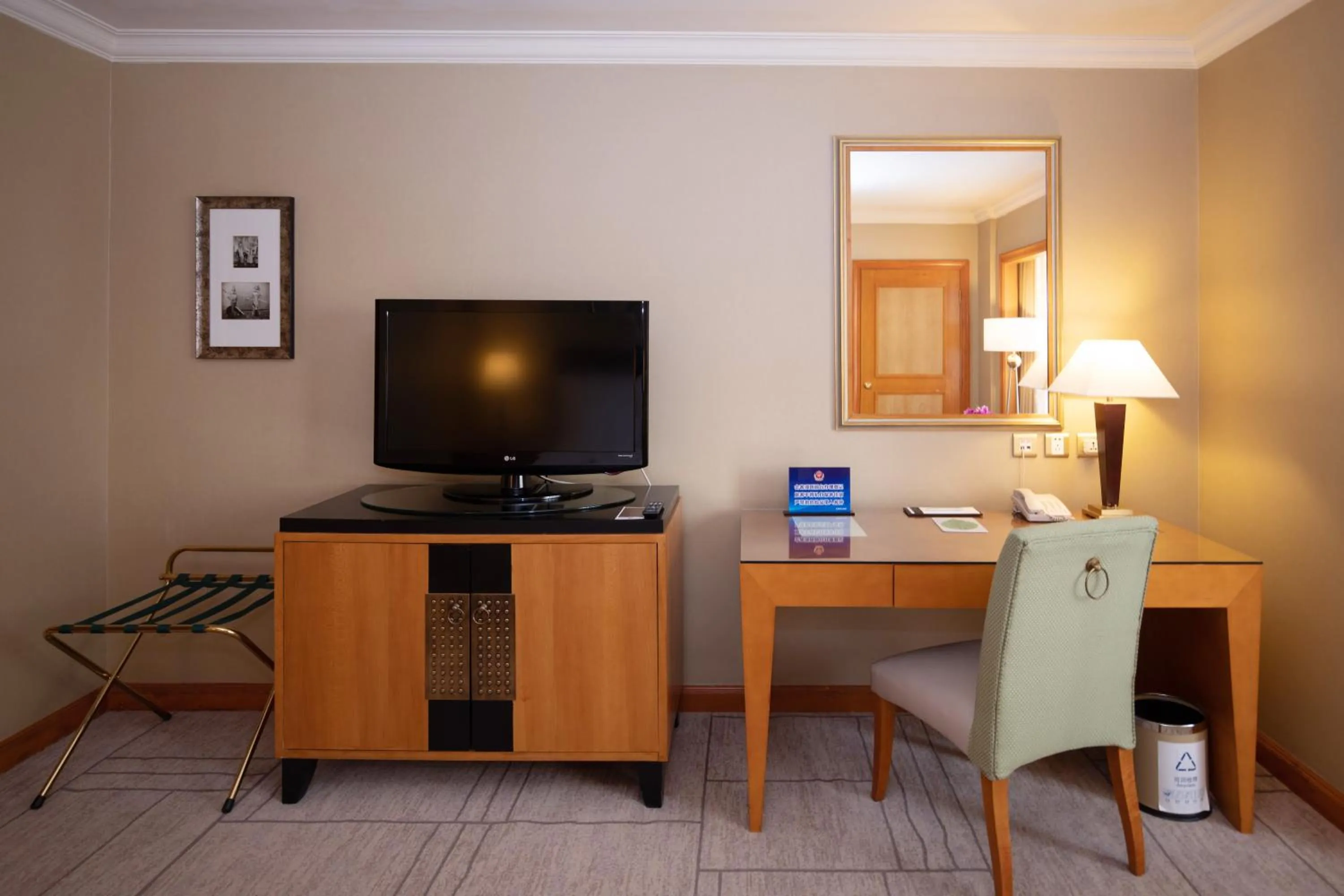 hair dresser in Air China Boyue Beijing Hotel