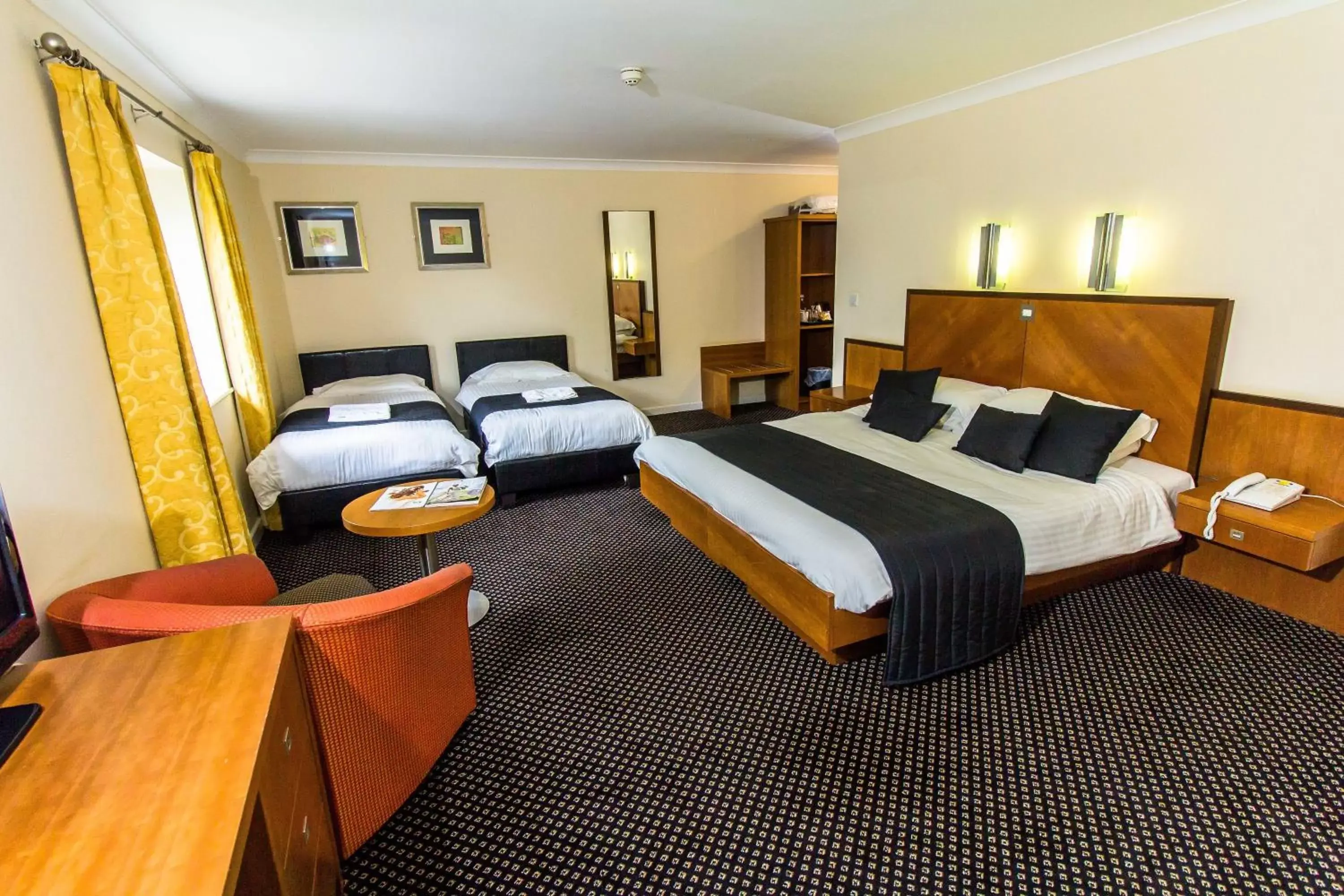 Bed in Padbrook Park Hotel