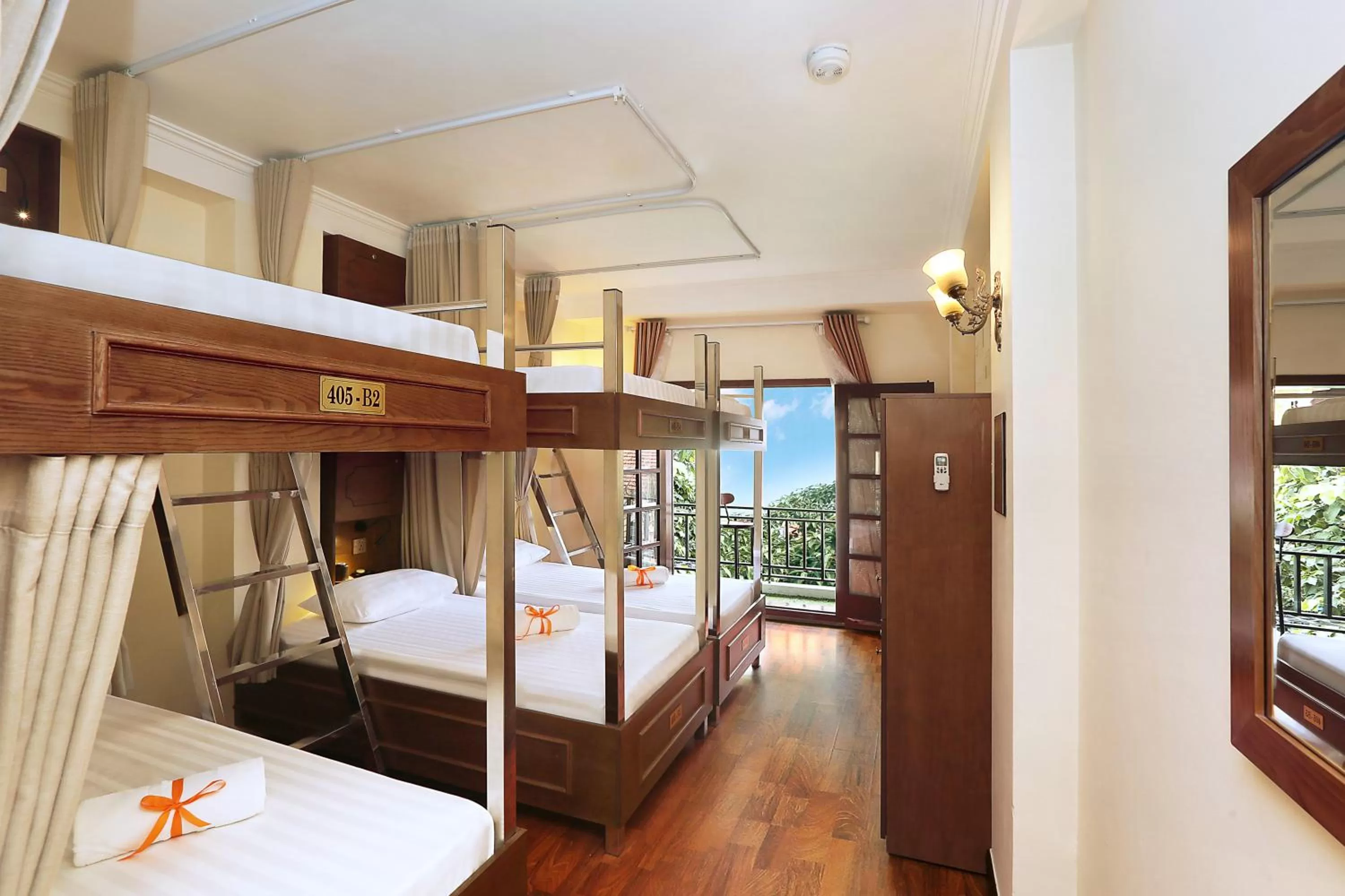 Bed in 6-Bed Mixed Dormitory Room in Hanoi House Hotel & Travel