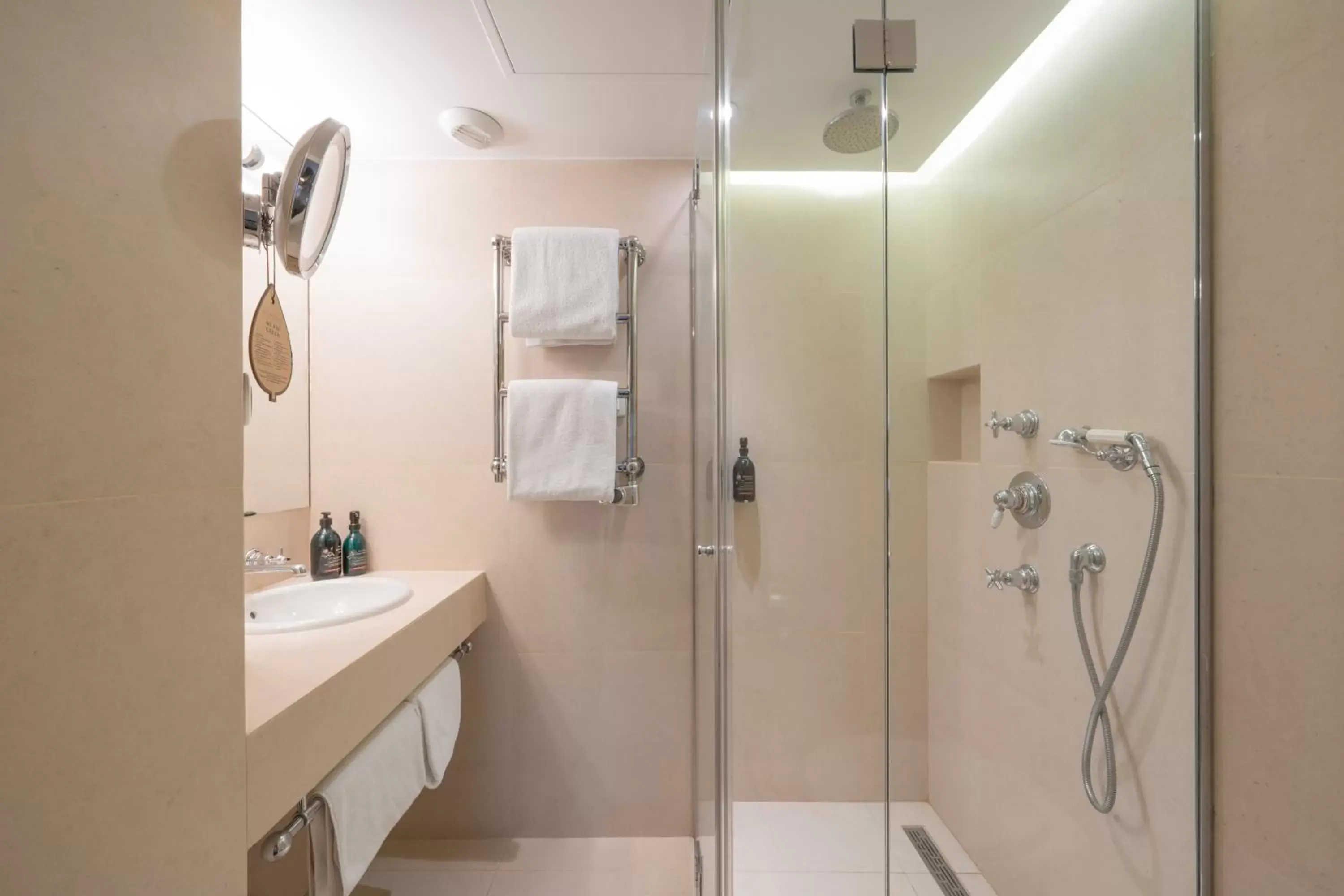 Shower, Bathroom in Hotel De Buci