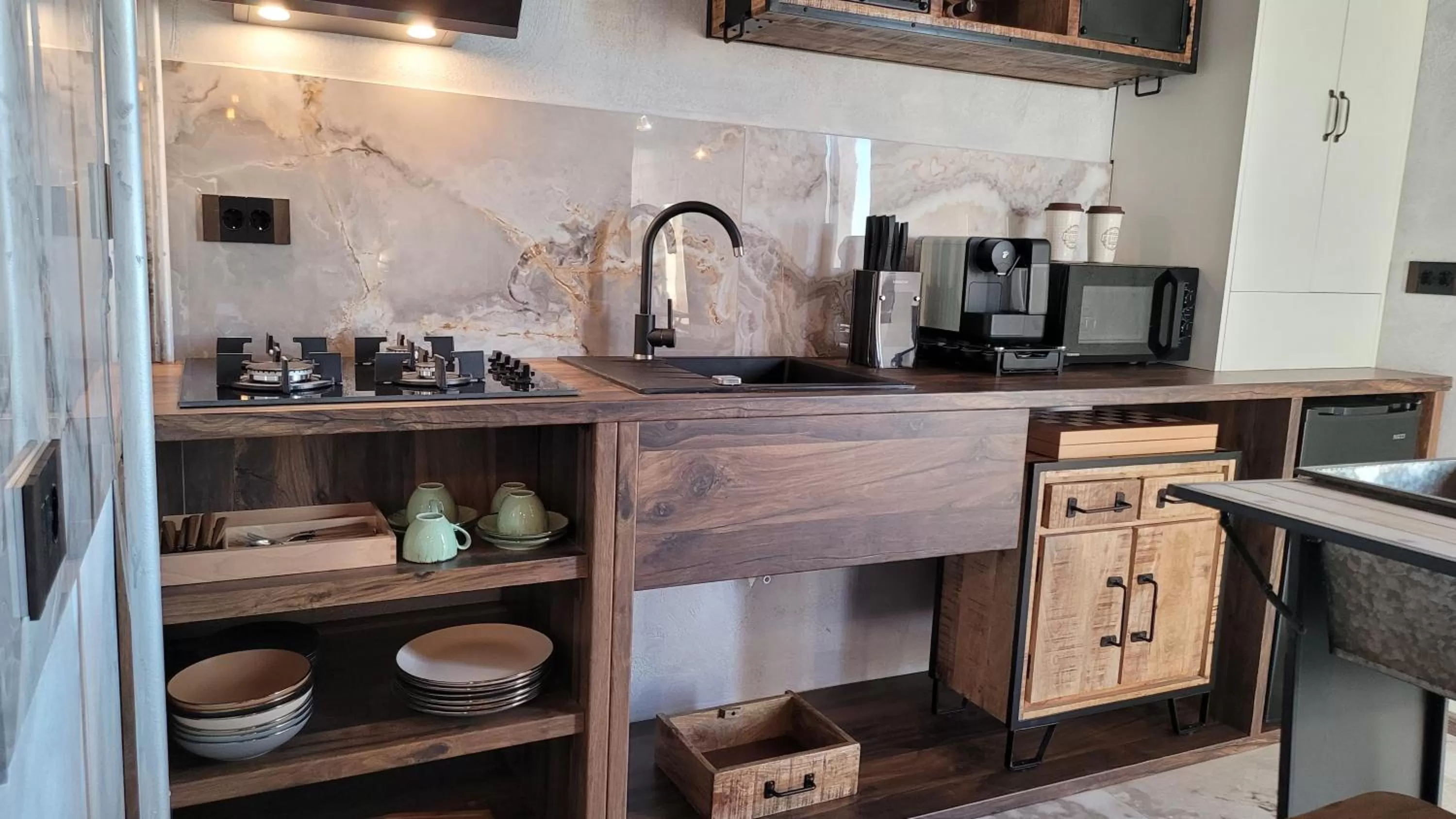 Coffee/tea facilities in Terrace Suites Iasi