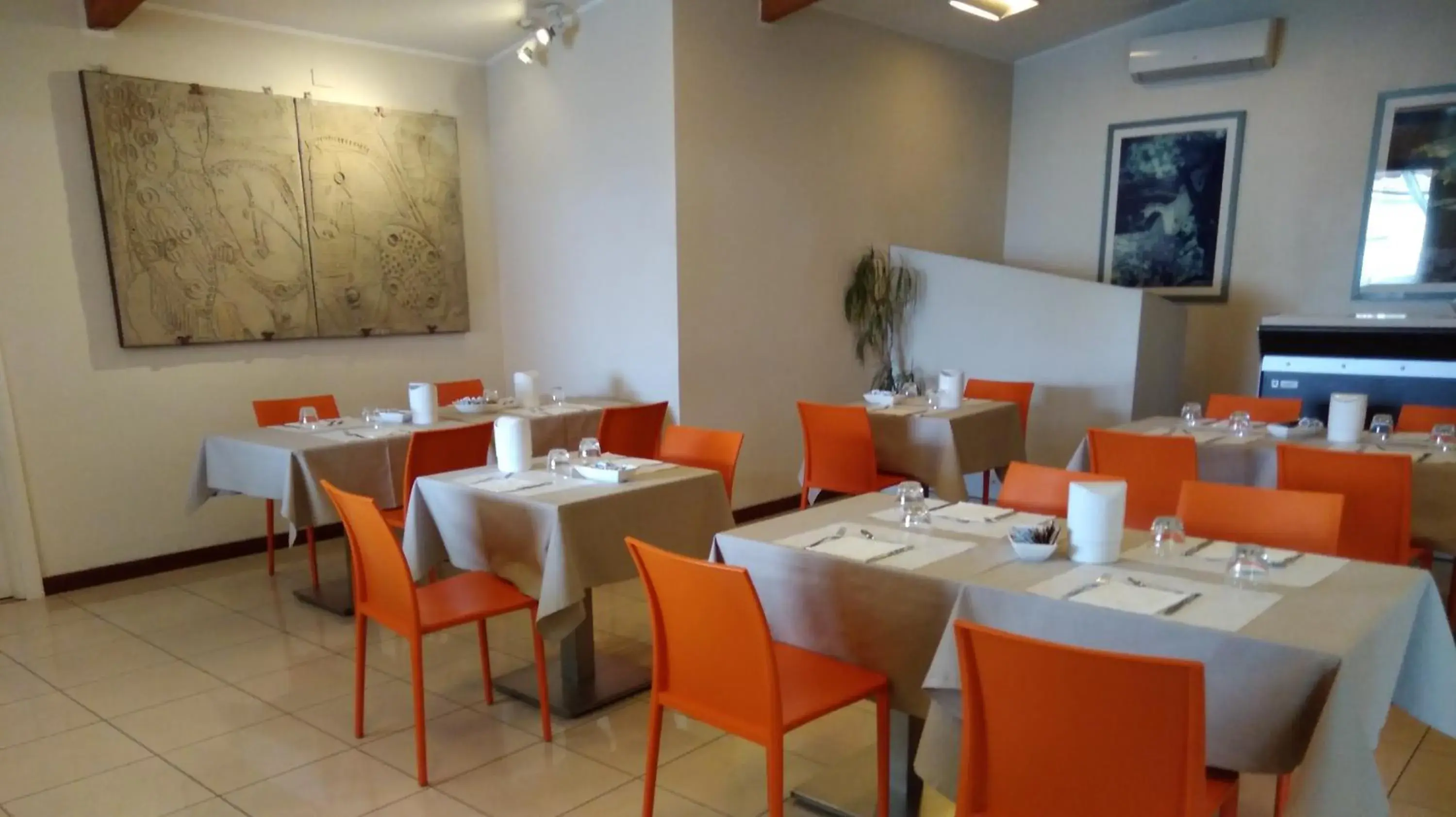 Restaurant/Places to Eat in ALBERGO METAURO