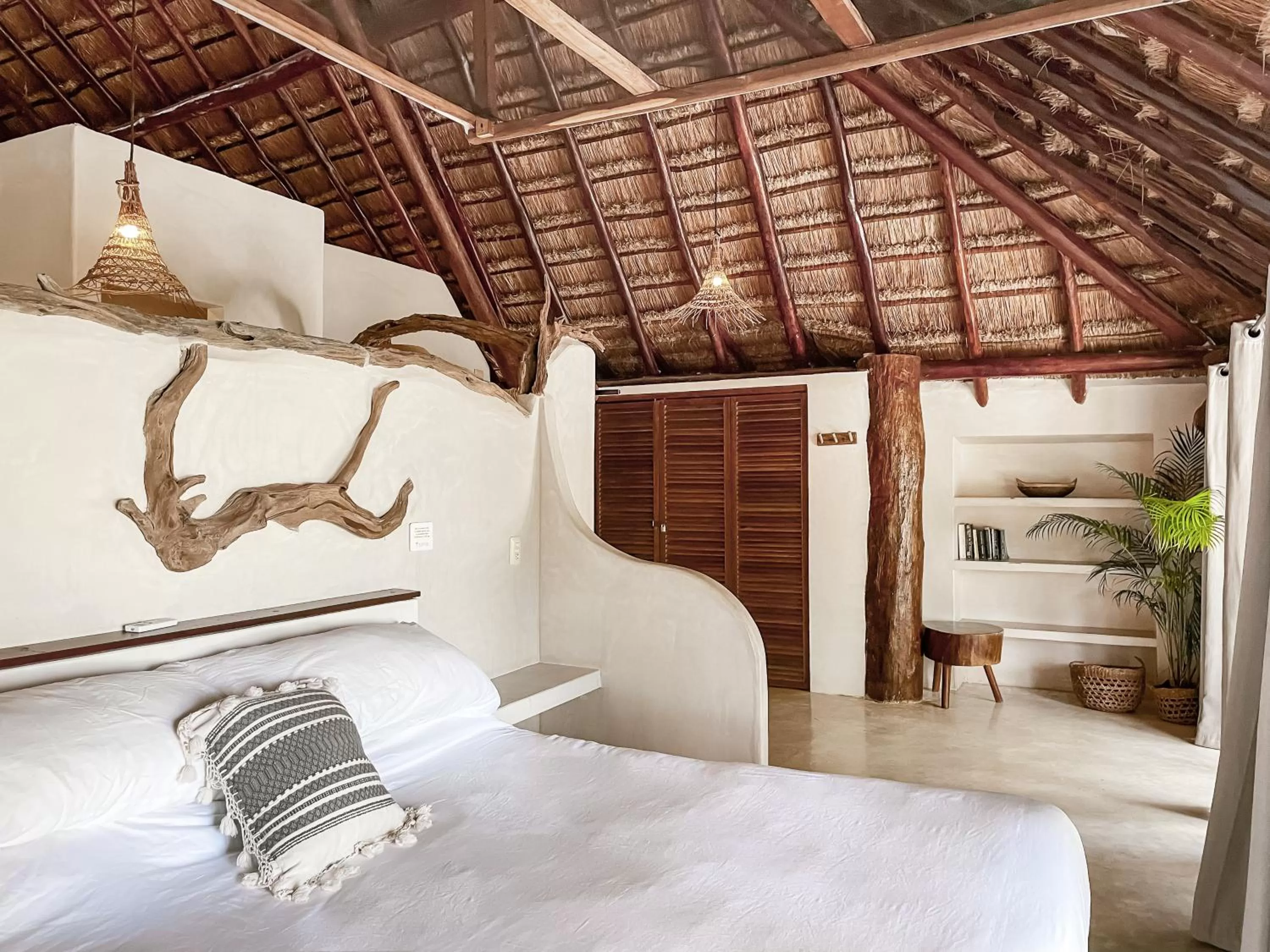 Photo of the whole room, Bed in Amansala Resort