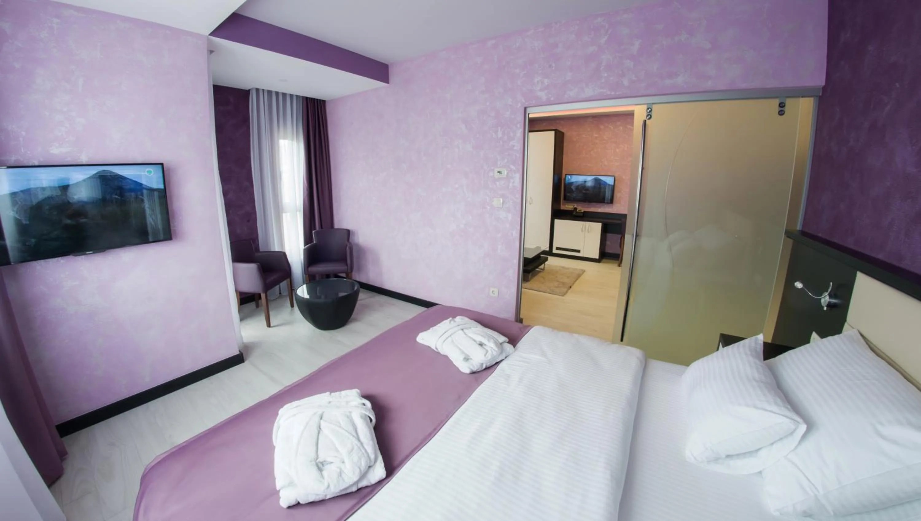 TV and multimedia, Bed in Hotel Mostar