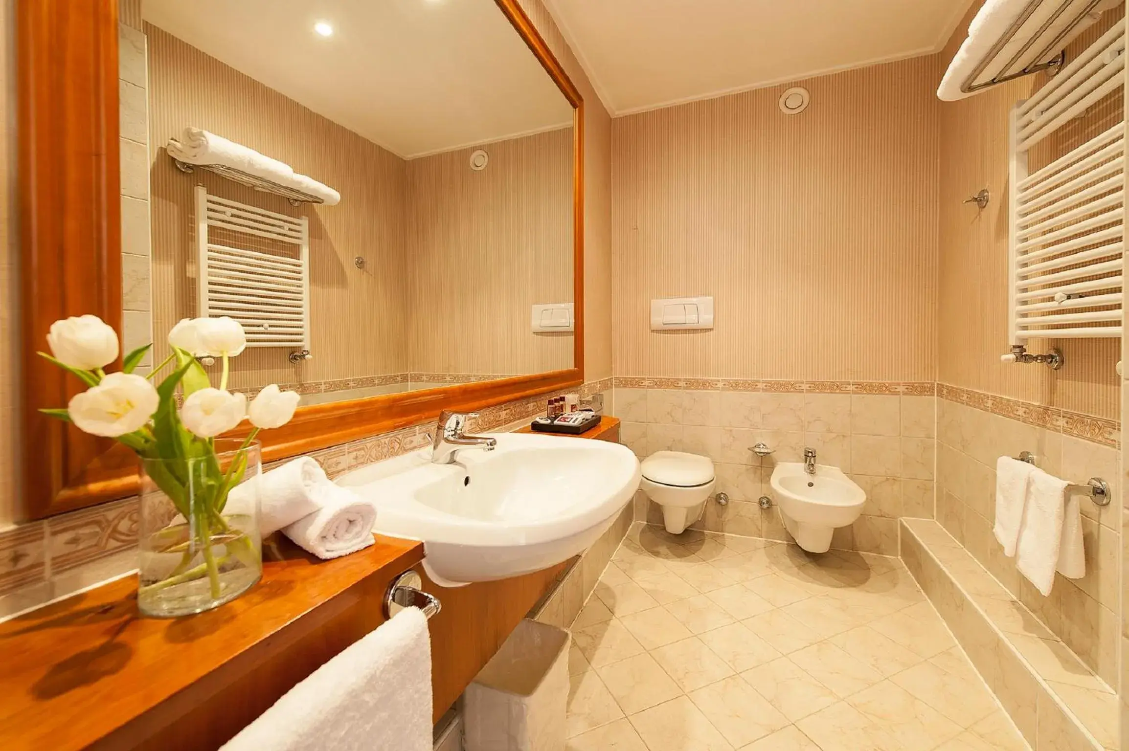 Bed in SHG Hotel De La Ville Bed in SHG Hotel De La Ville