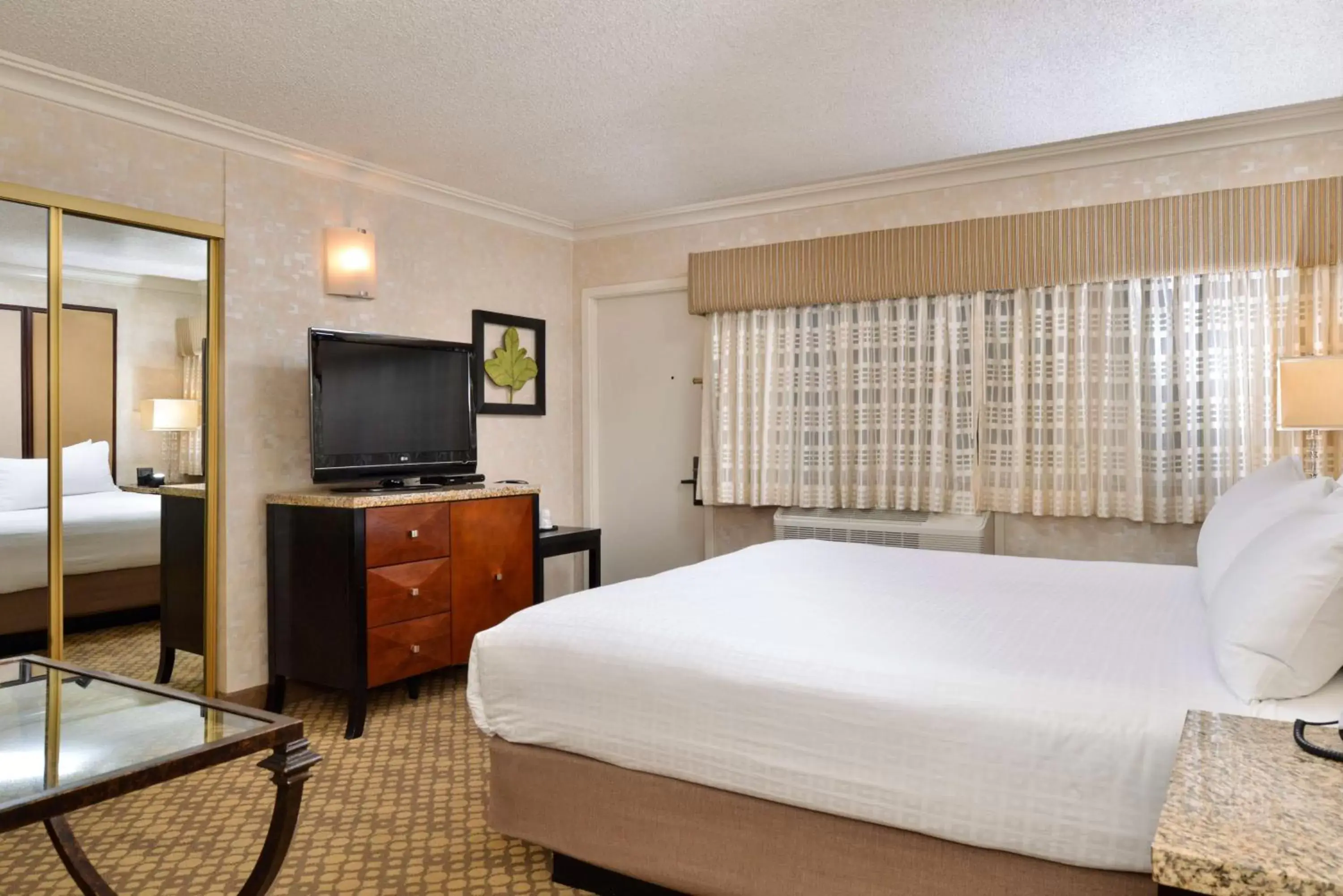 Bedroom, Bed in Best Western Corte Madera Inn