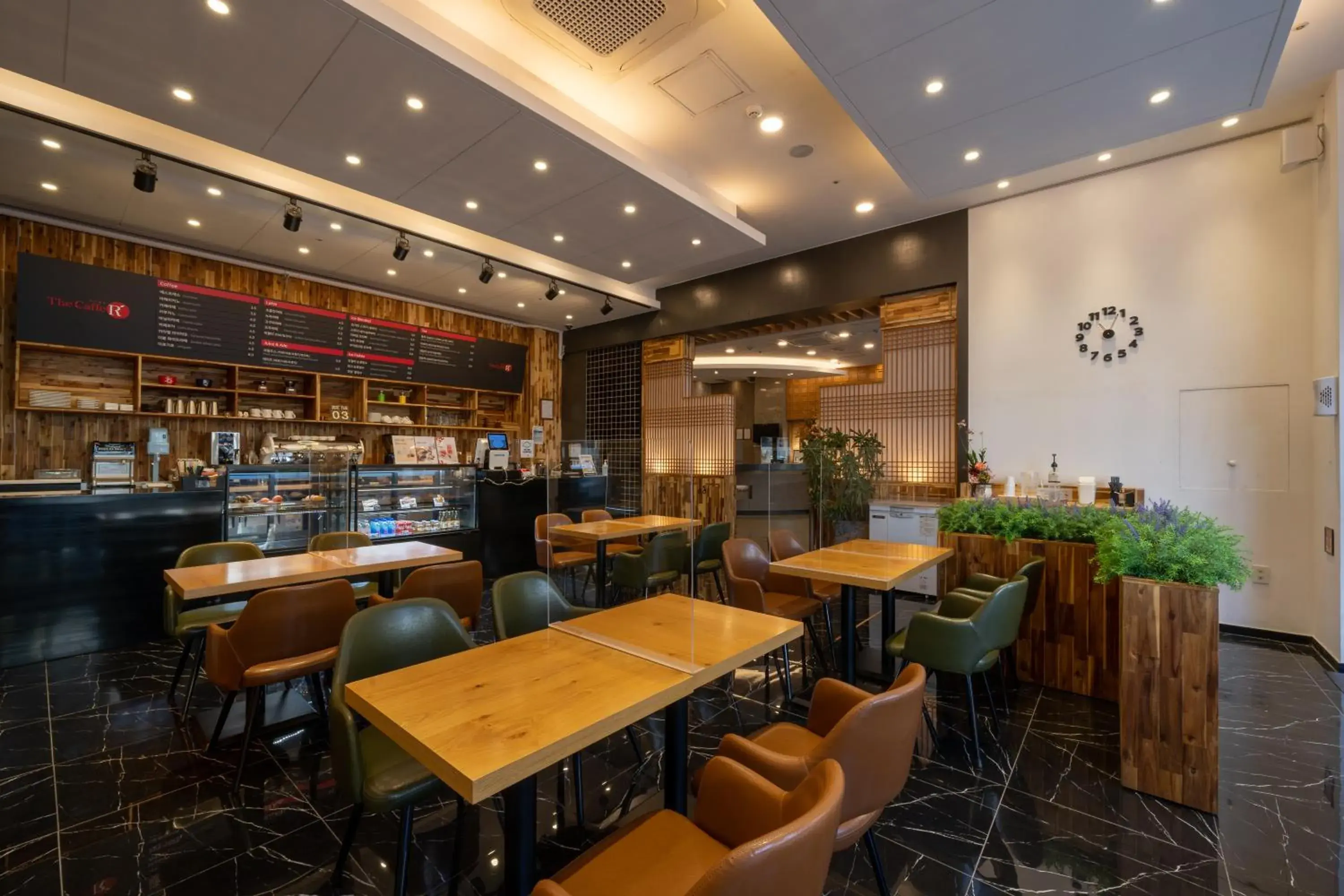 Coffee/tea facilities, Lounge/Bar in Ramada by Wyndham Seoul Dongdaemun