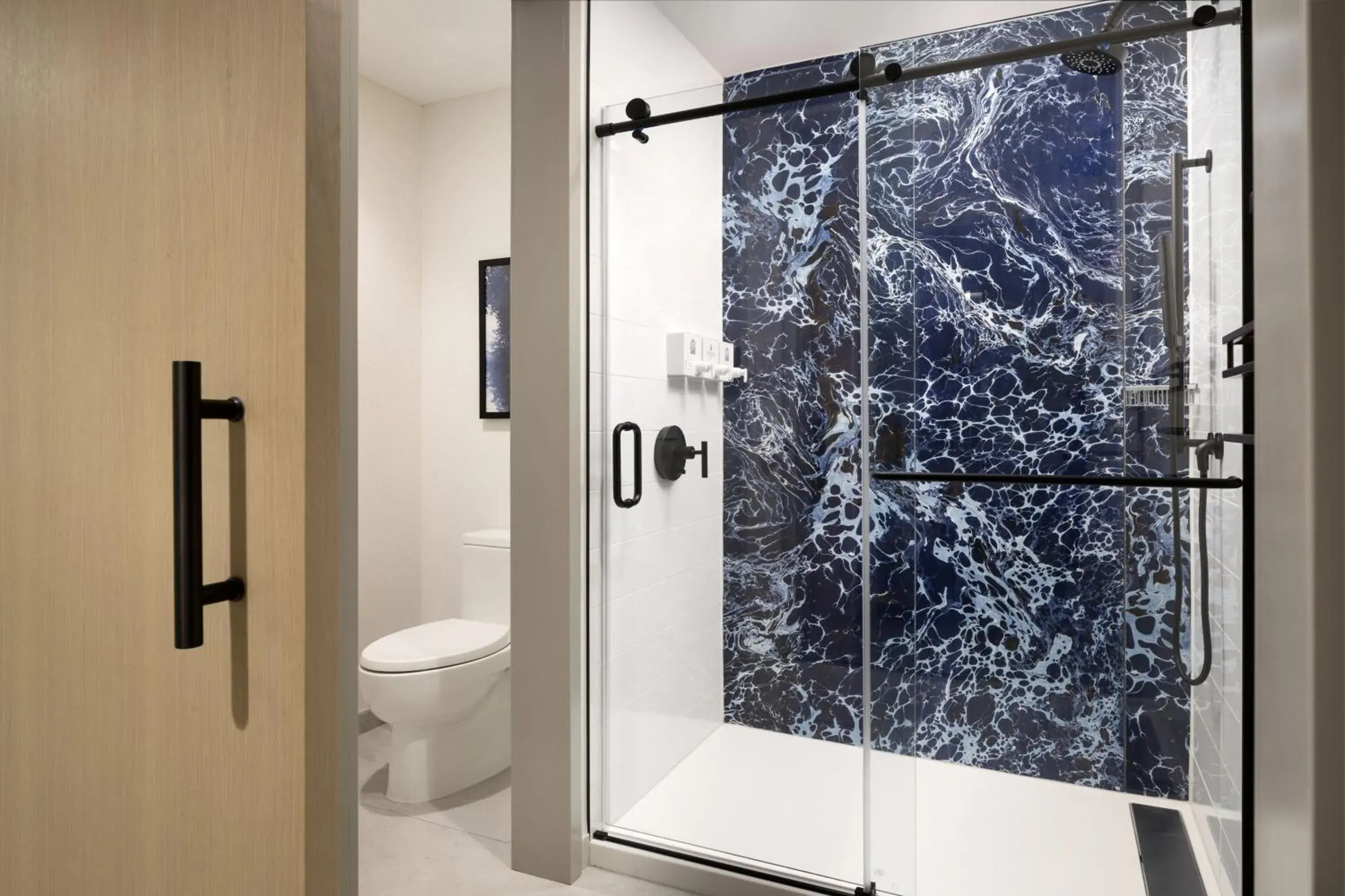 Bathroom in Cascade Hotel, Kansas City, a Tribute Portfolio Hotel