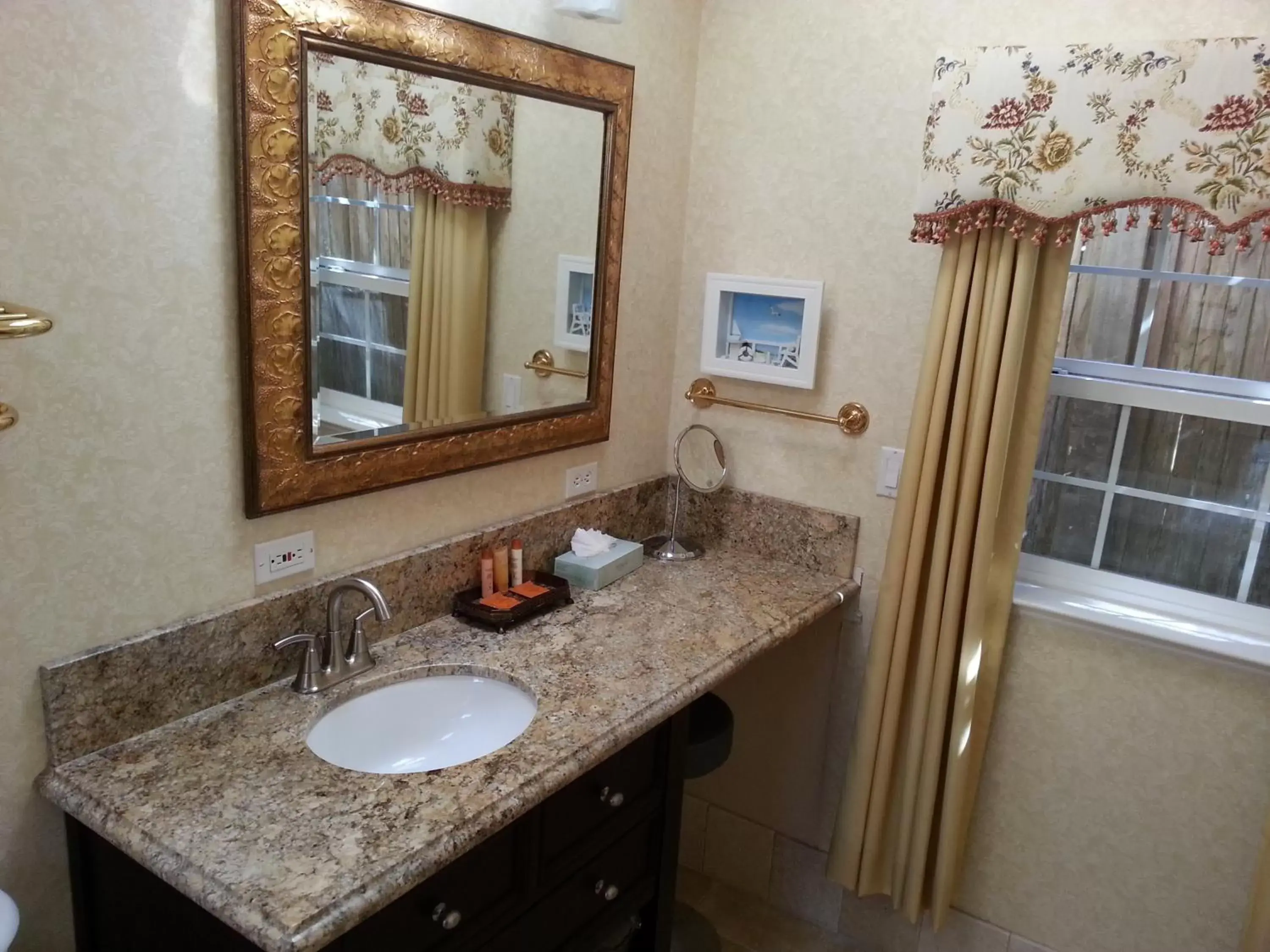 Bathroom in The Vendange Carmel Inn & Suites