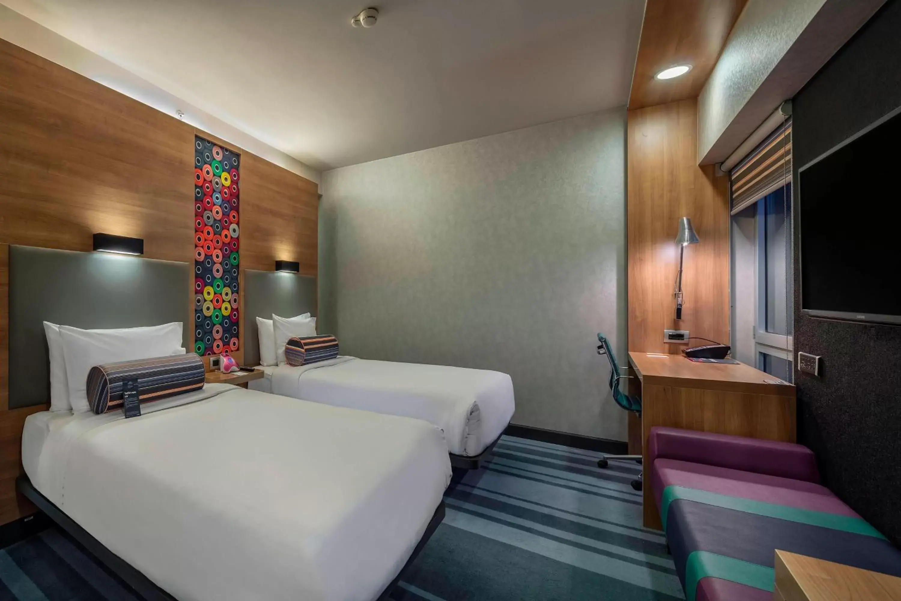 Photo of the whole room, Bed in Aloft Bursa Hotel