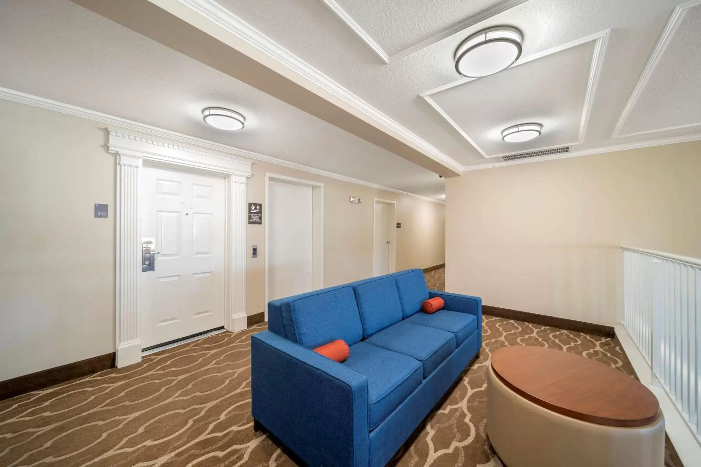 Lobby or reception, Seating Area in Comfort Suites Red Bluff near I-5