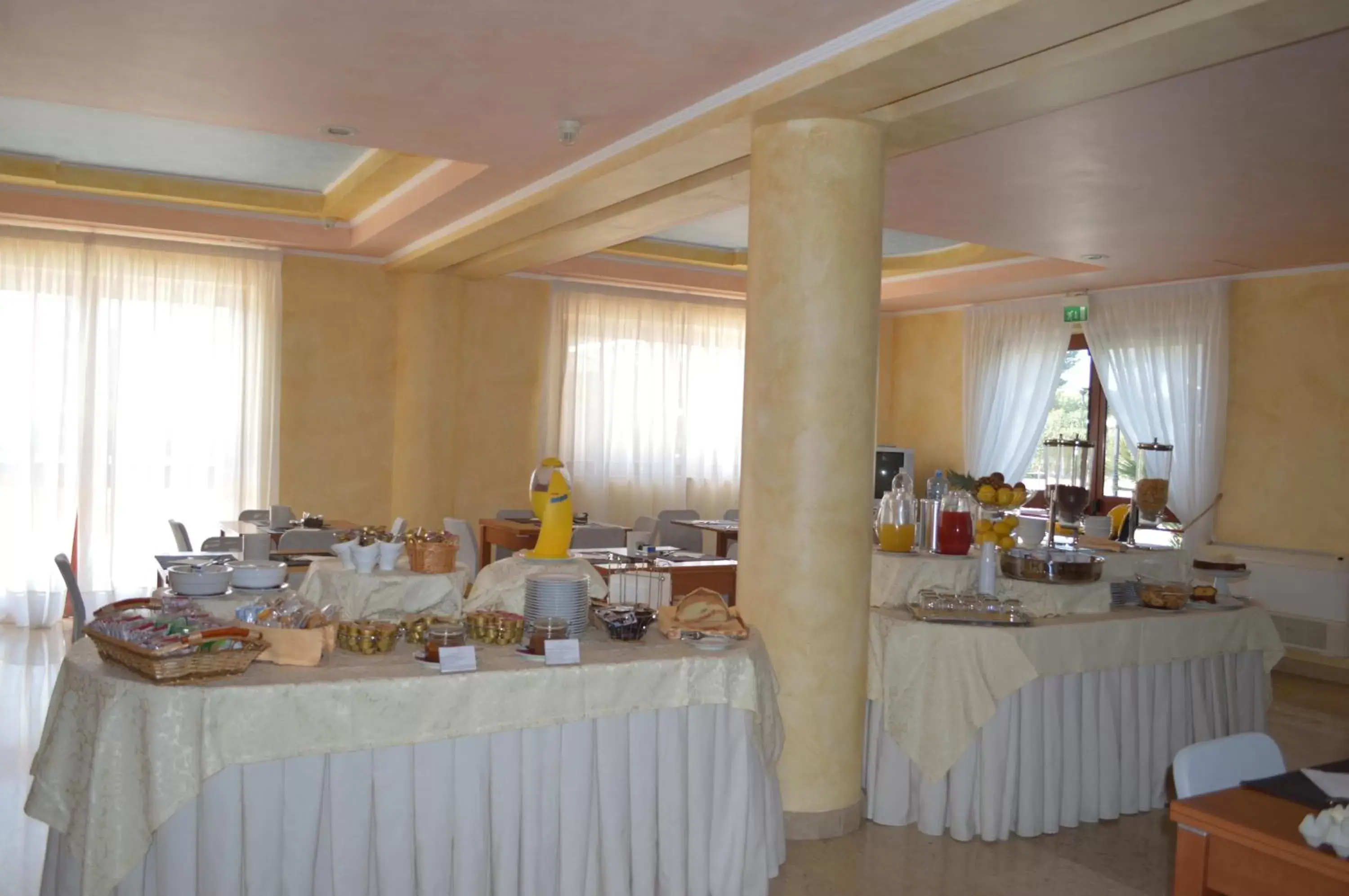 Buffet breakfast, Restaurant/Places to Eat in Hotel Parco Serrone