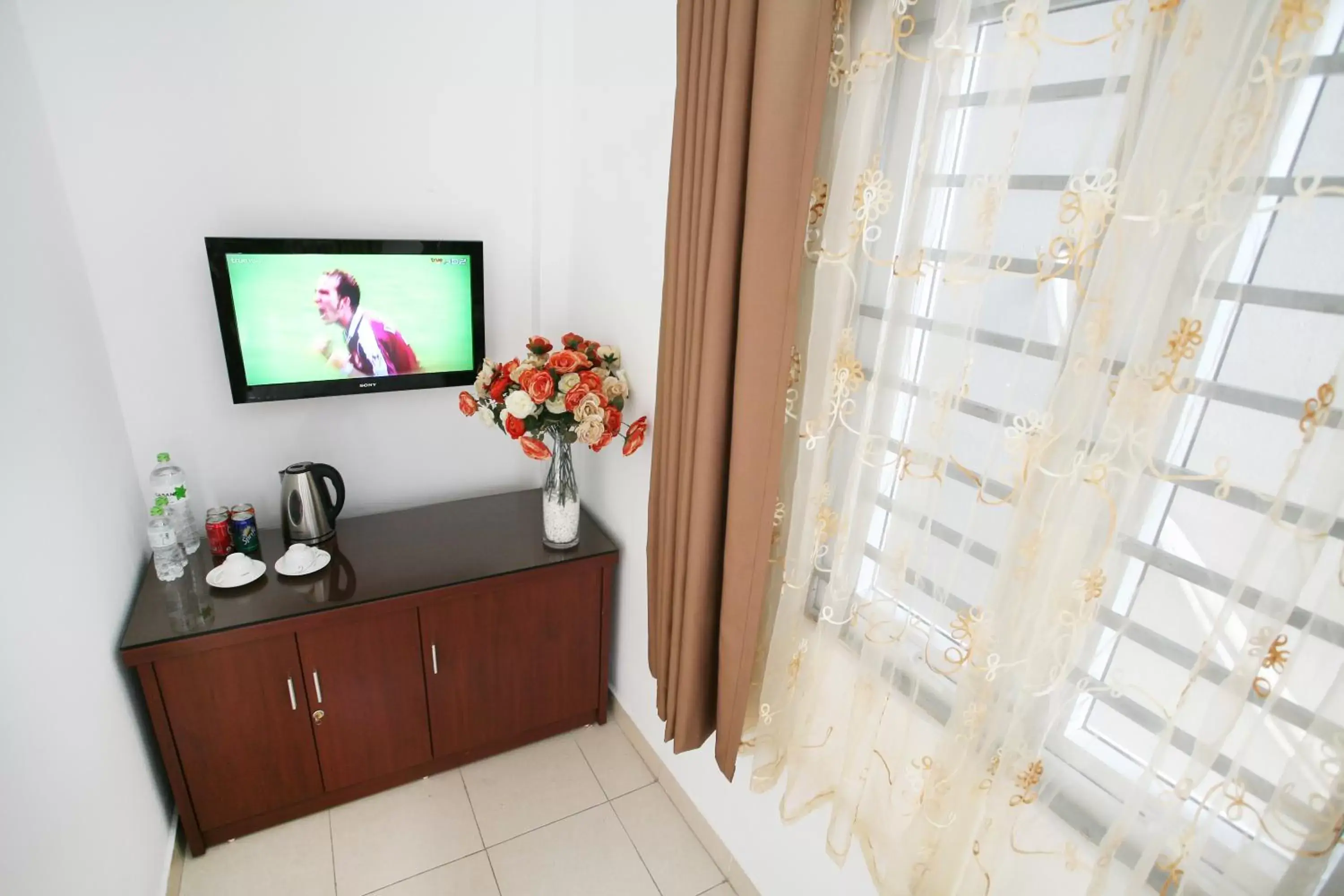 TV and multimedia, TV/Entertainment Center in Bluebell Hotel