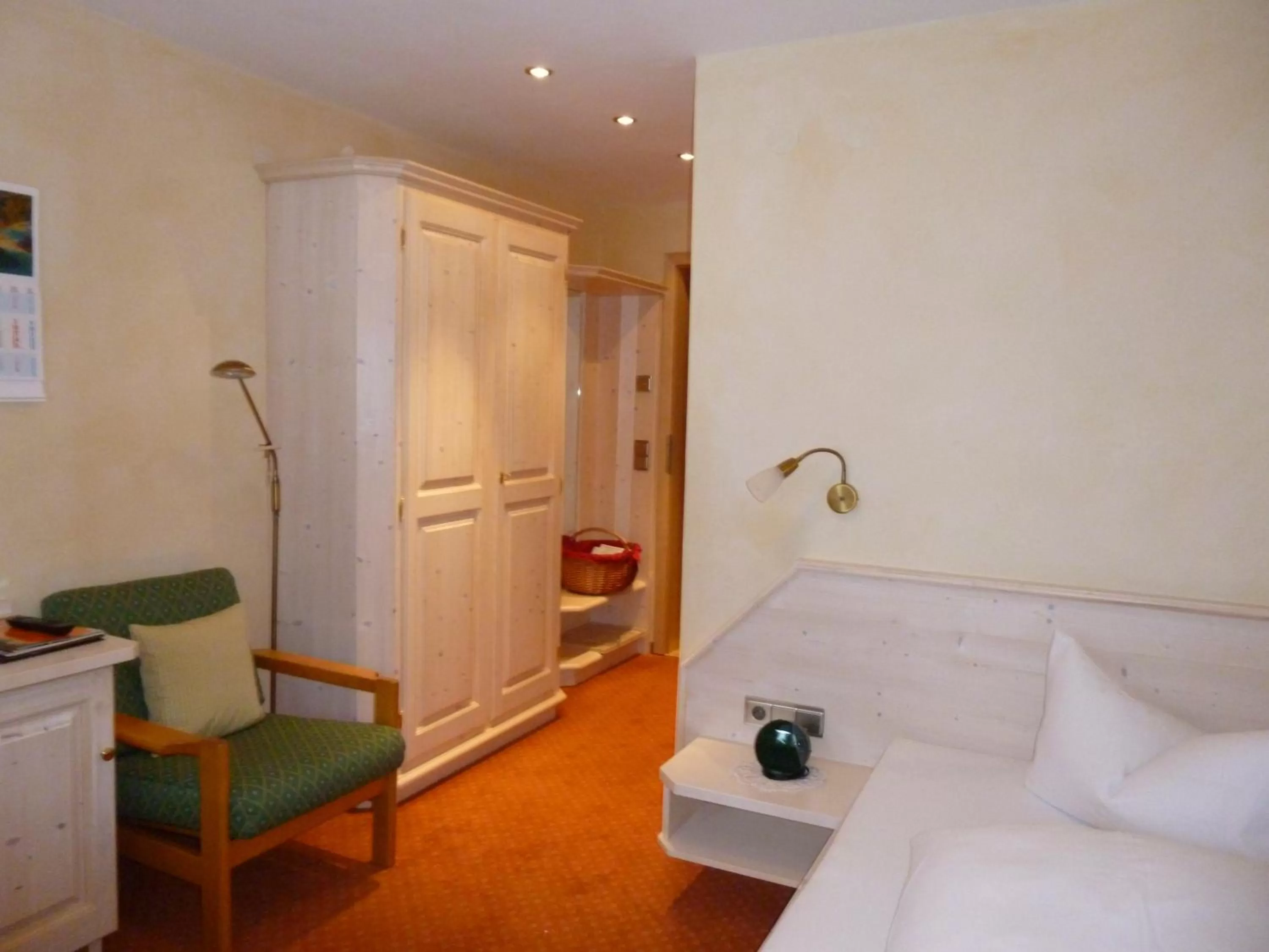 Seating area, Bed in Hotel Schwarzwald-Resort Rößle