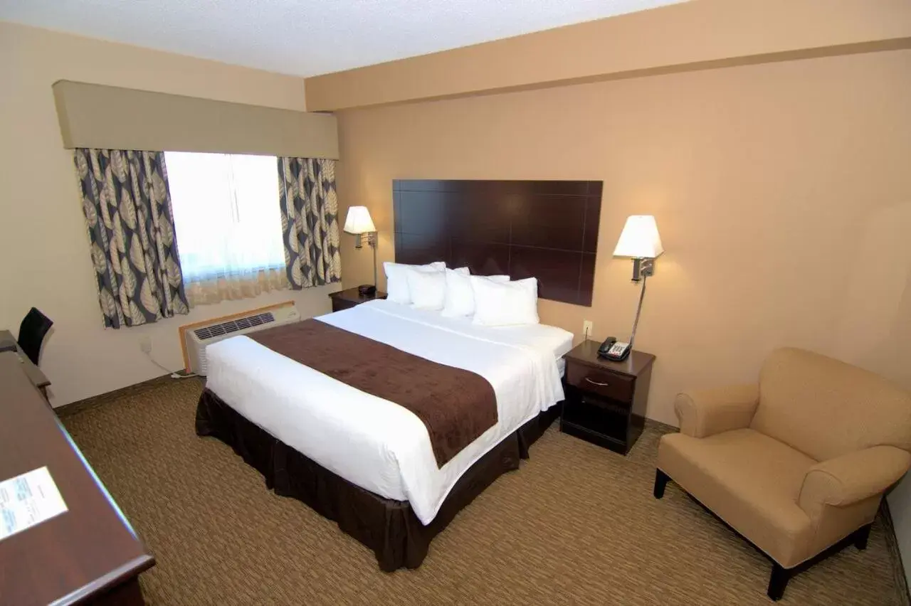Handicap Accessible King Adjoining  in Rock Island Inn & Suites