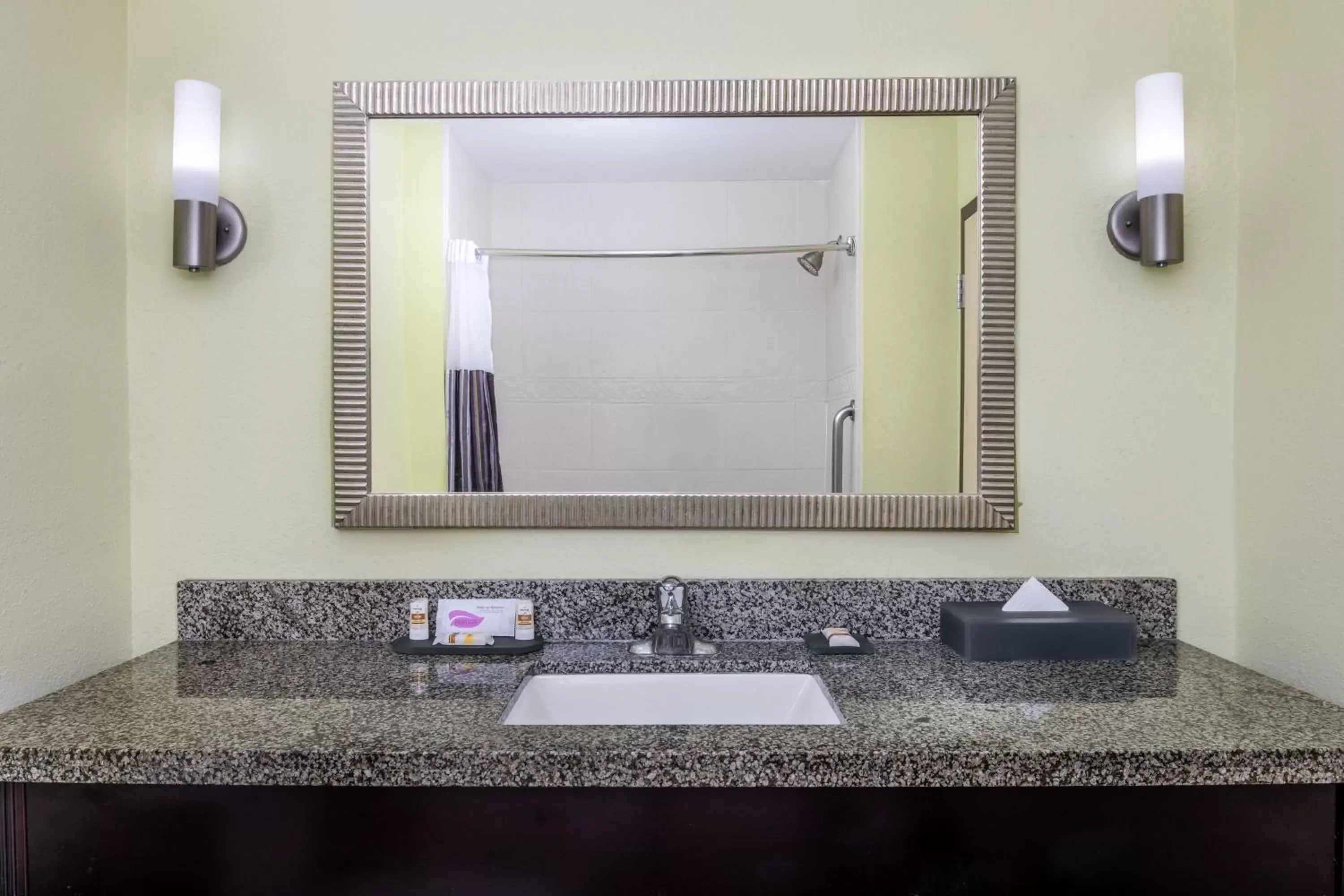 Bathroom in La Quinta by Wyndham Hinesville - Fort Stewart