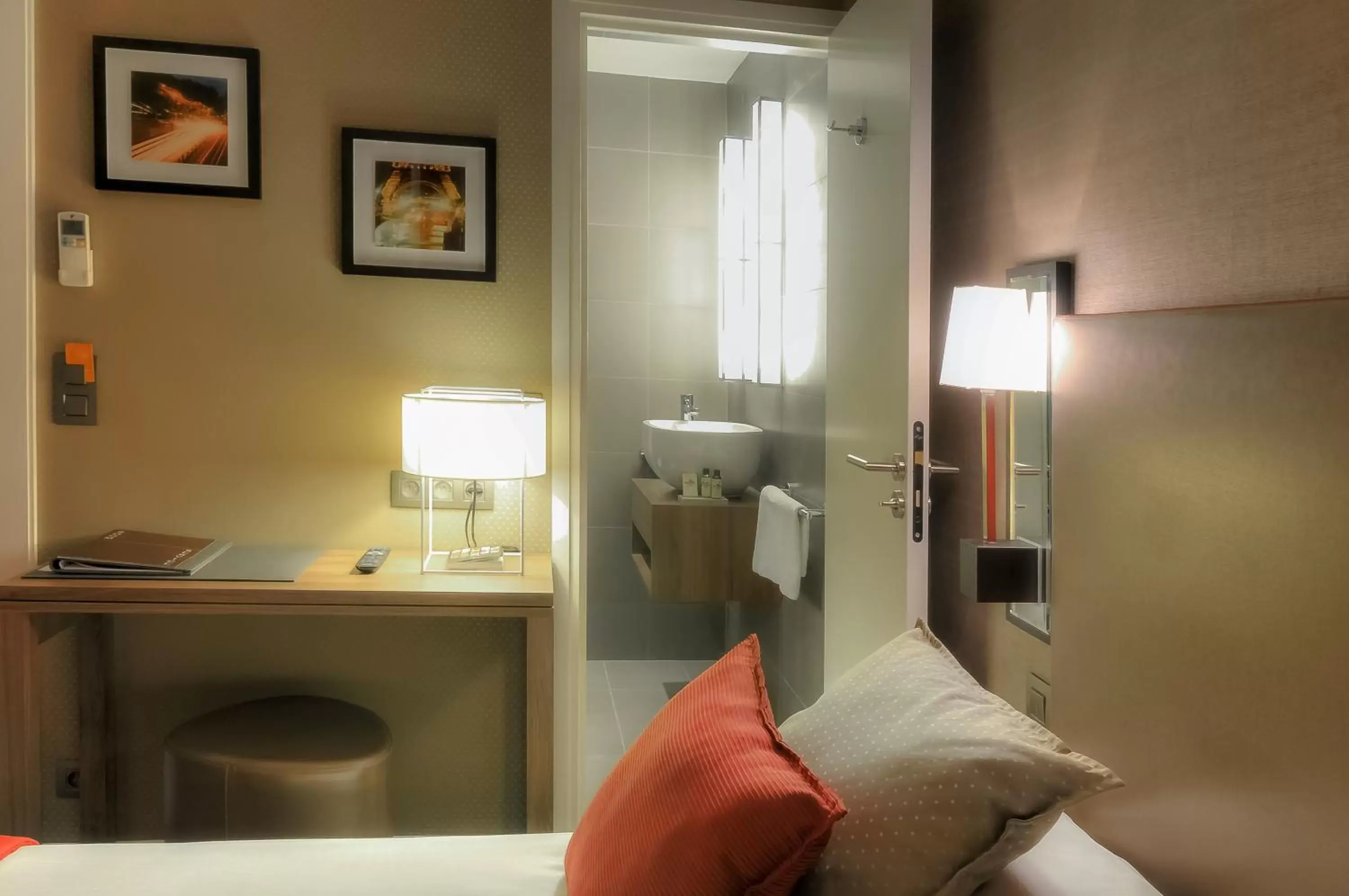 Photo of the whole room, Bed in Hôtel Marais Bastille Photo of the whole room, Bed in Hôtel Marais Bastille