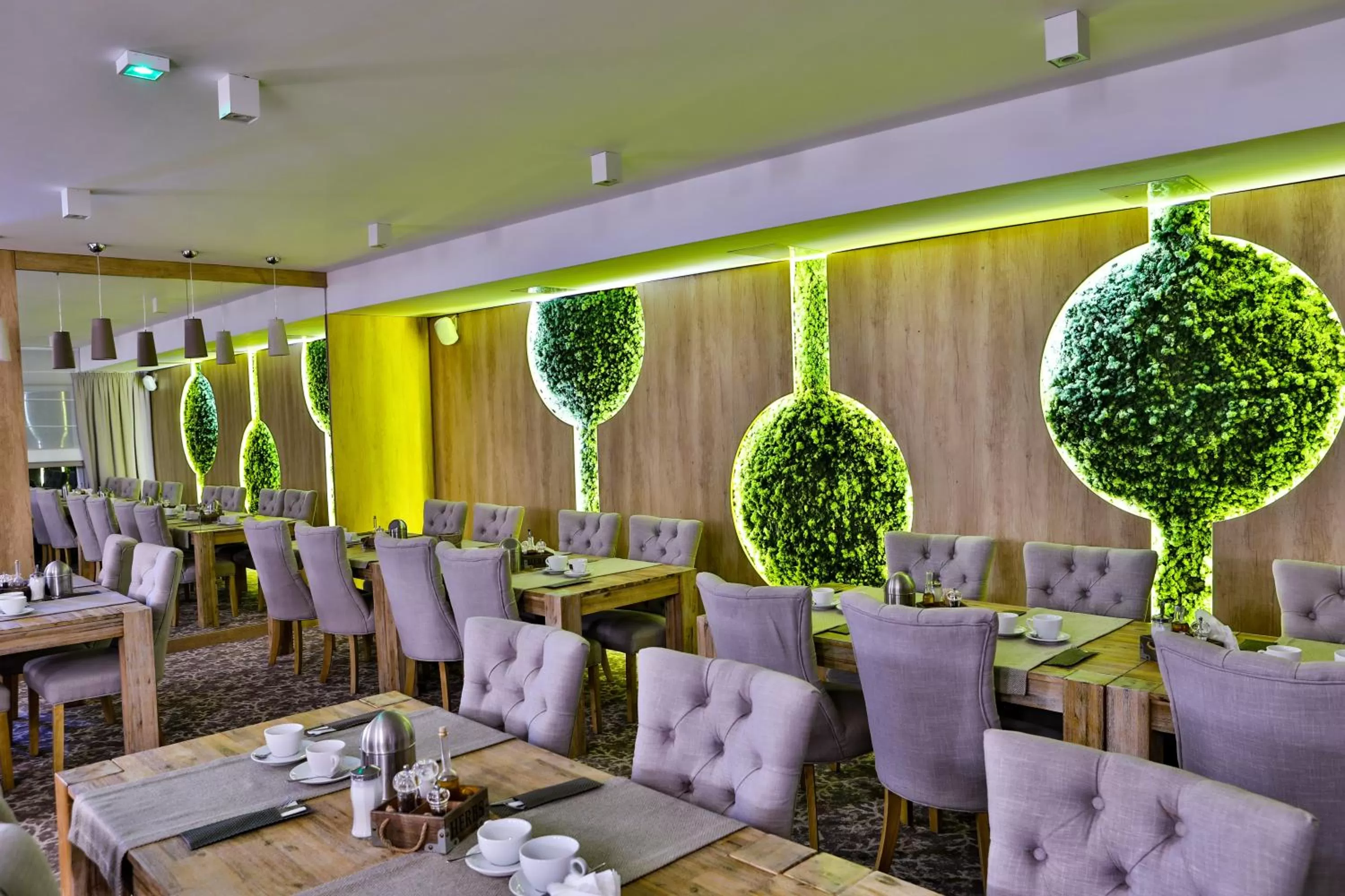 Restaurant/places to eat in Max Health Resort SPA