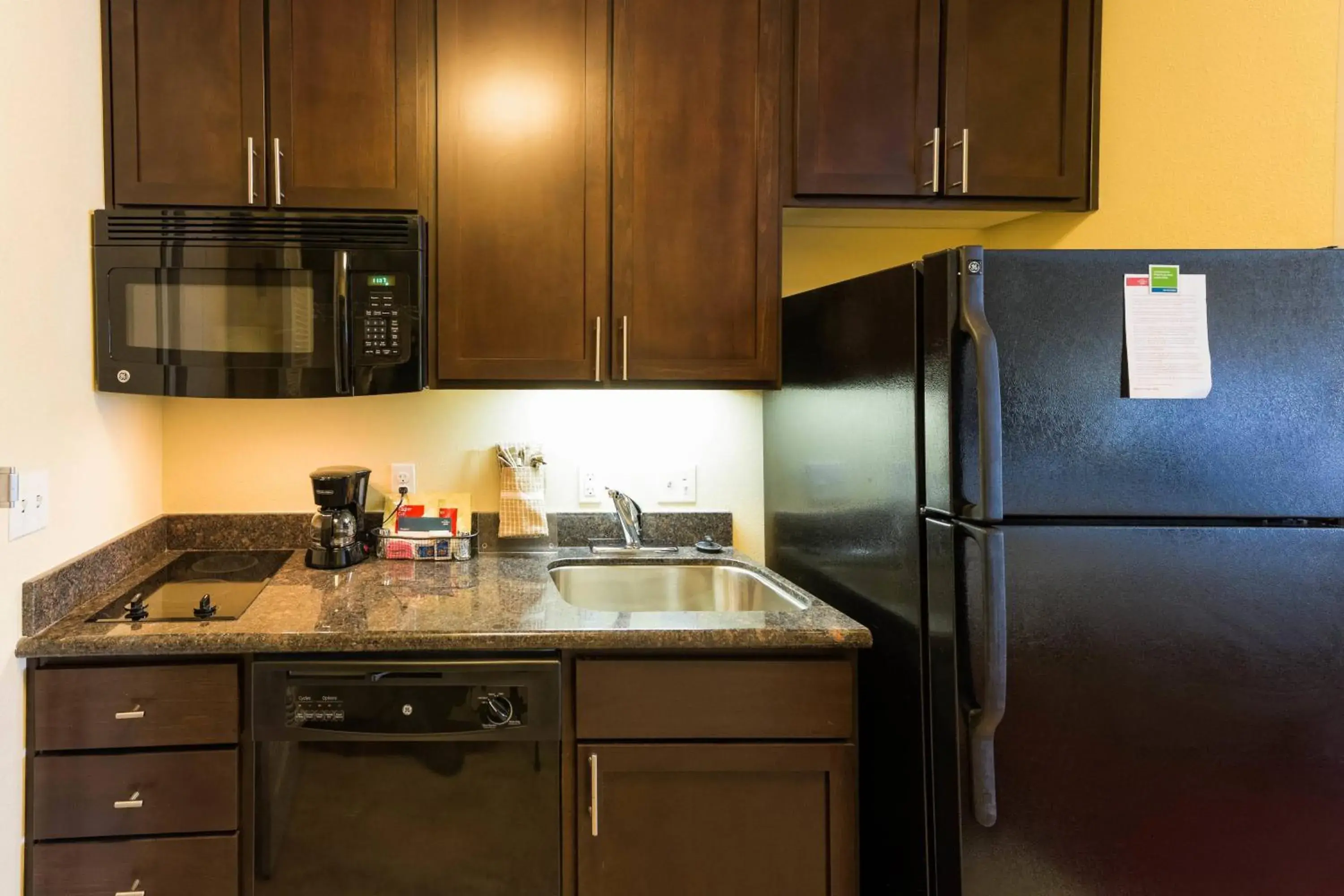 Kitchen or kitchenette, Kitchen/Kitchenette in TownePlace Suites by Marriott El Paso Airport