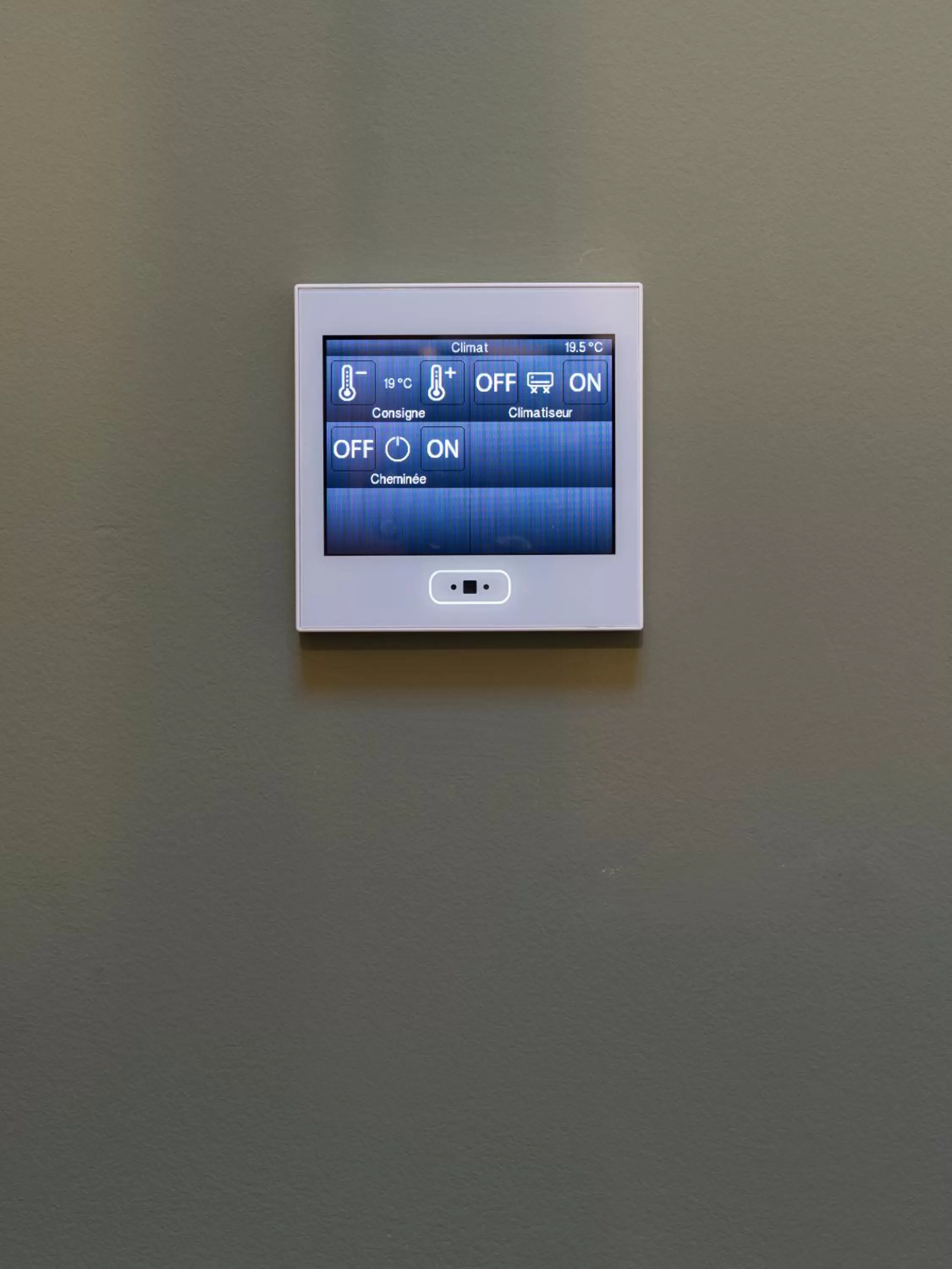 TV and multimedia, TV/Entertainment Center in MiHotel Comte