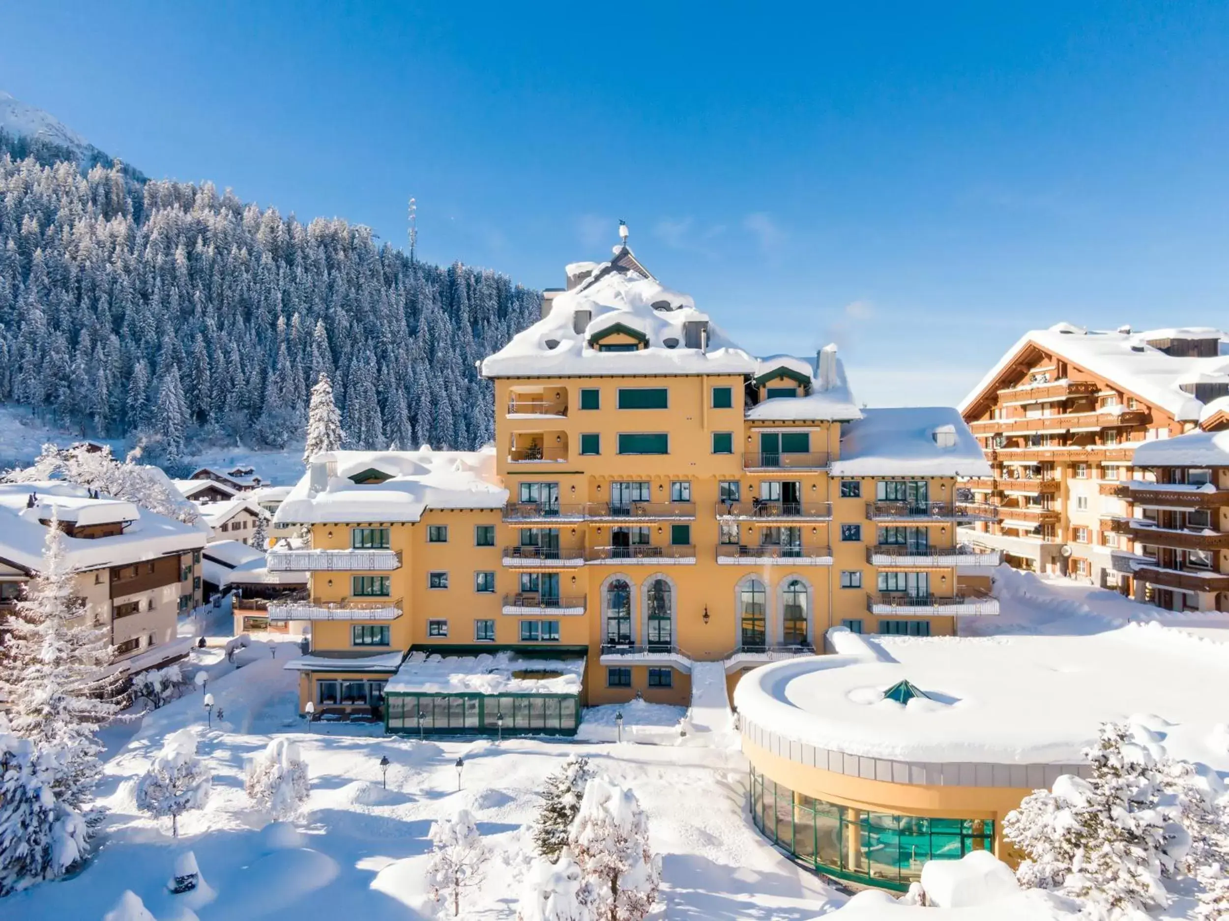 Property building, Winter in Hotel Vereina