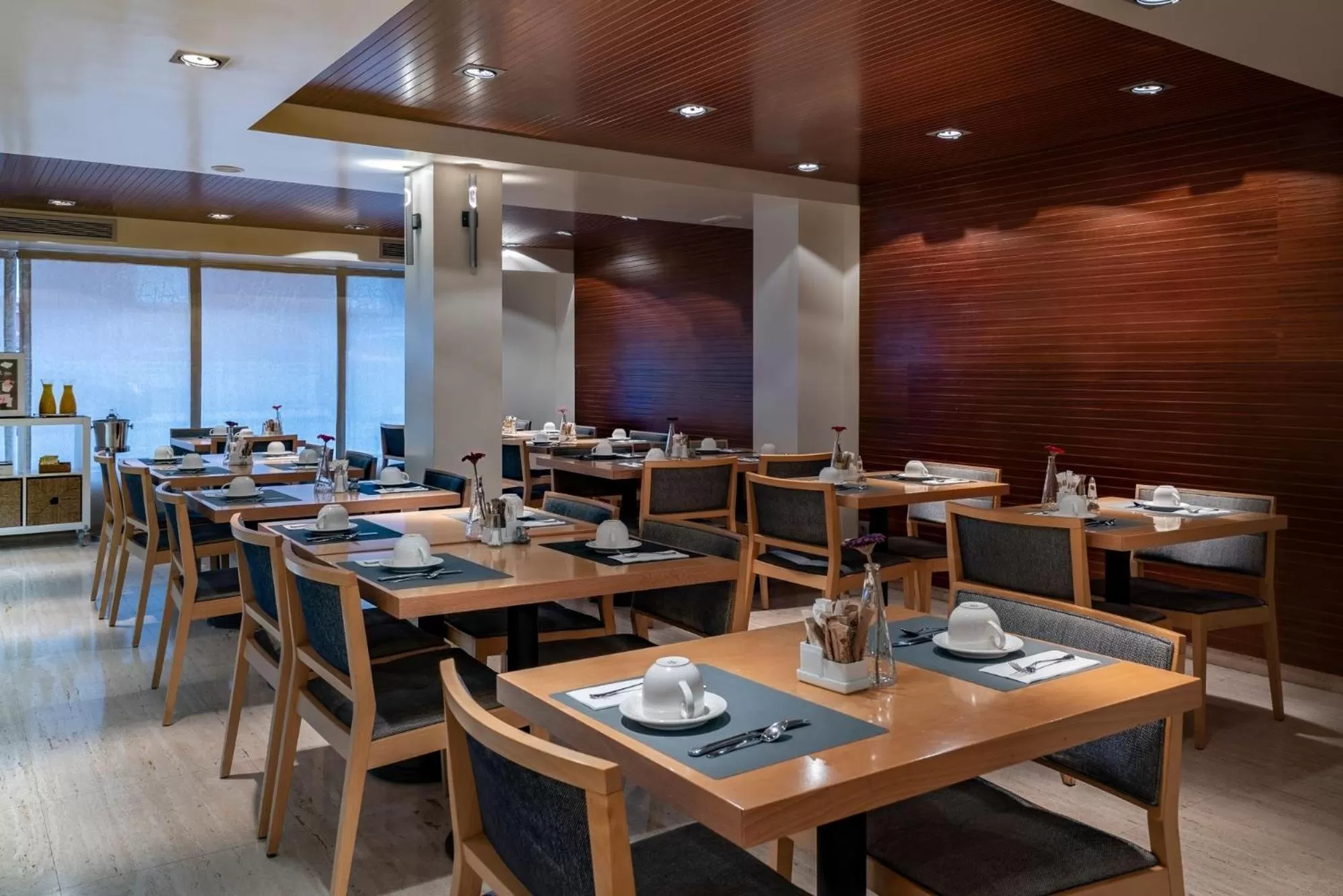 Restaurant/places to eat in Vincci Puertochico