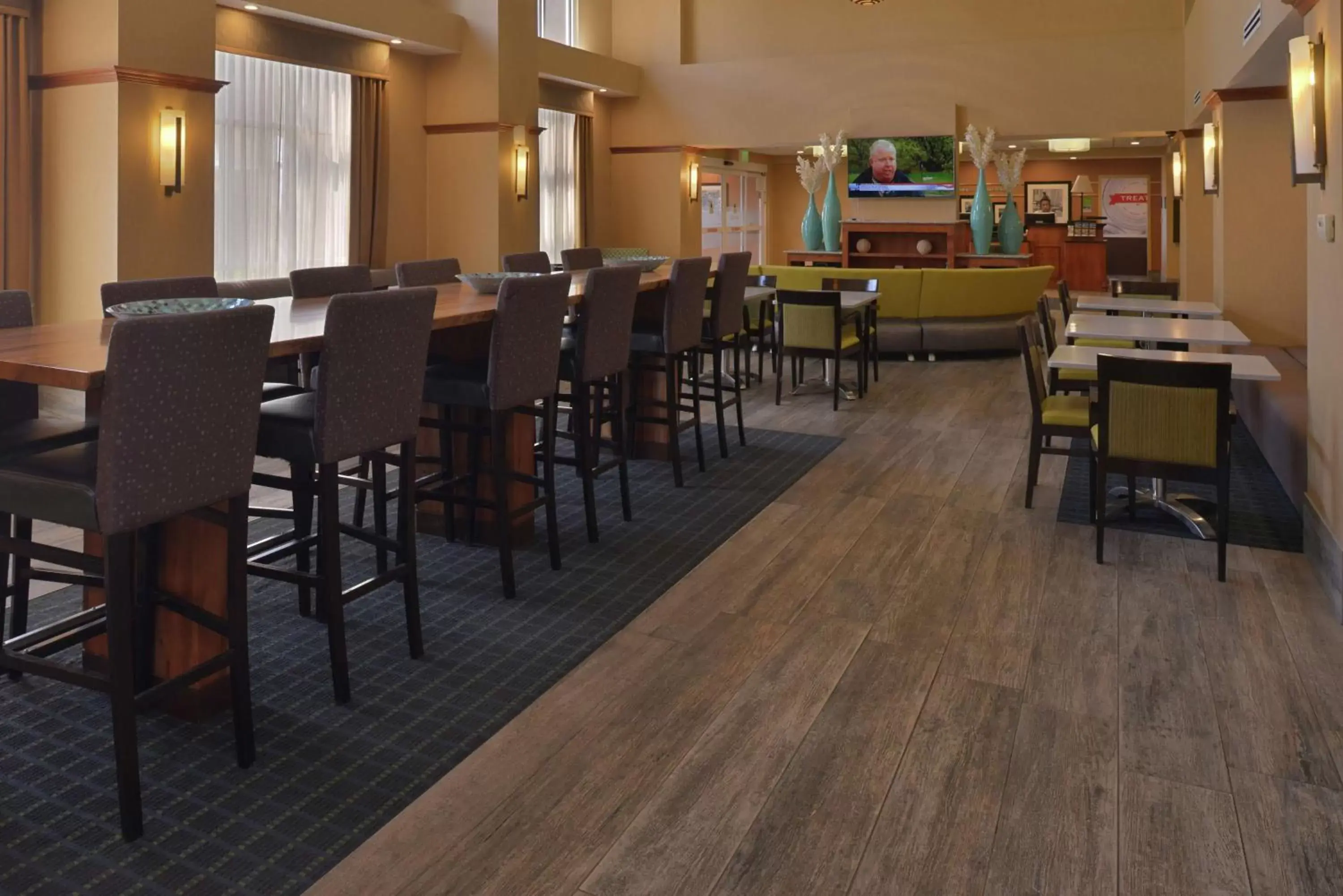 Lobby or reception, Restaurant/Places to Eat in Hampton Inn and Suites Bakersfield North-Airport