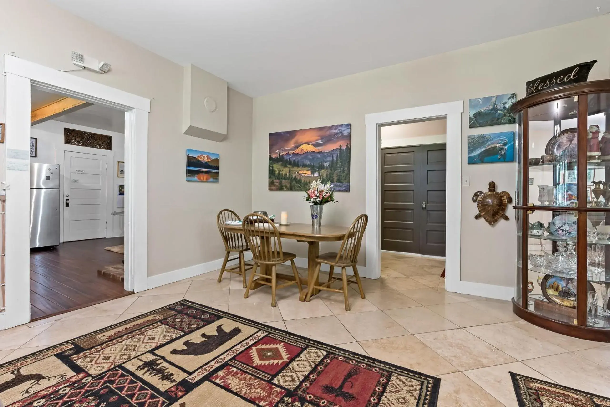 Dining Area in Mountain Meadows Inn